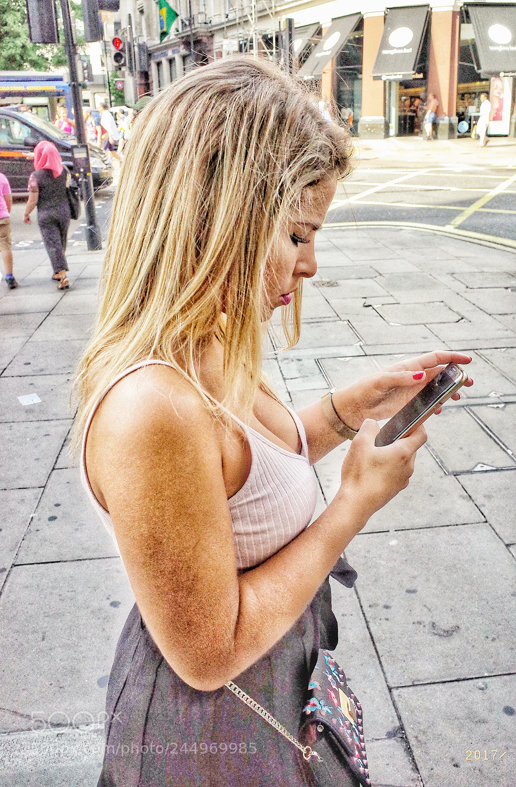 Ricoh GR II sample photo. Looking for directions. london photography