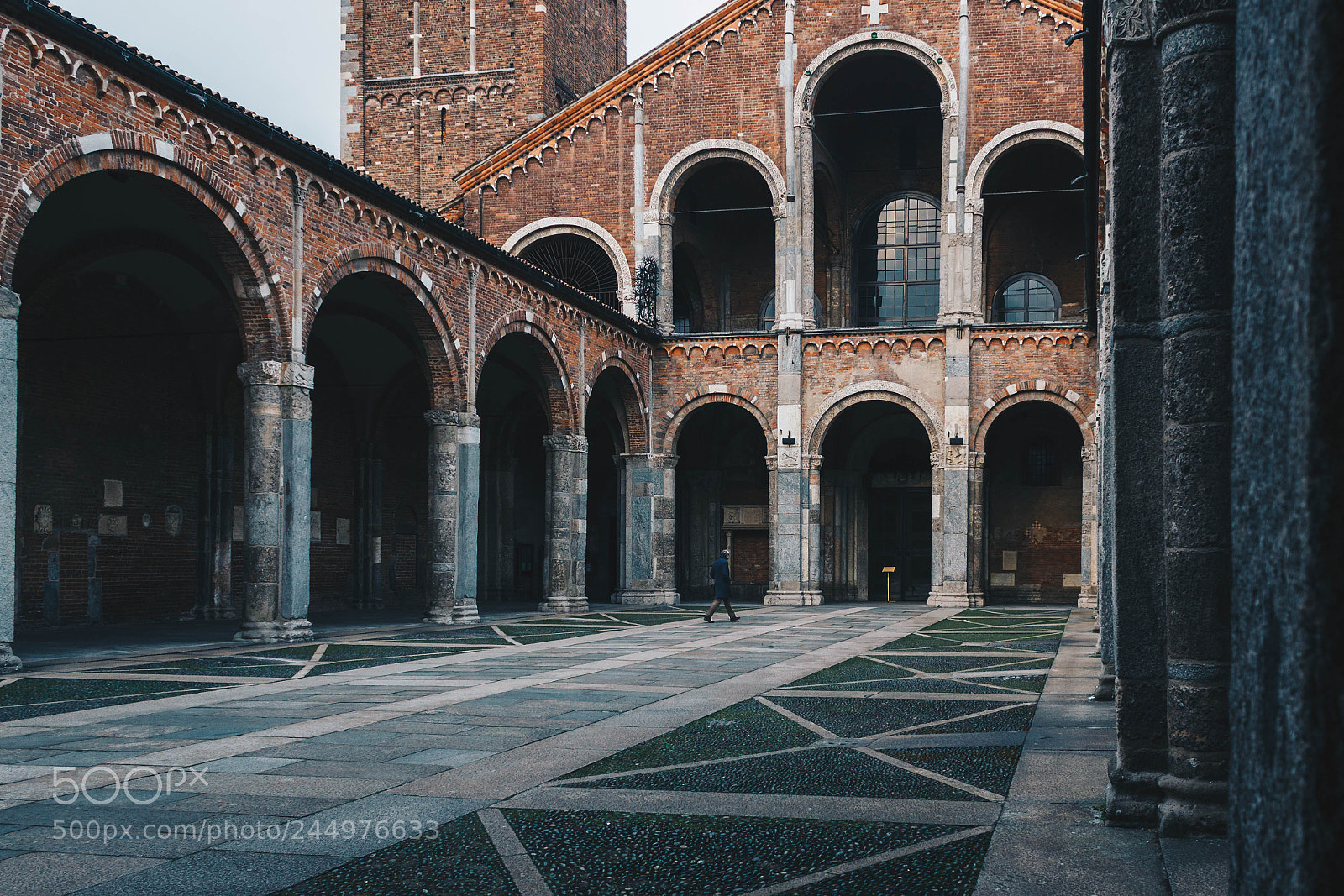 Canon EOS 550D (EOS Rebel T2i / EOS Kiss X4) sample photo. Basilica di sant'ambrogio photography