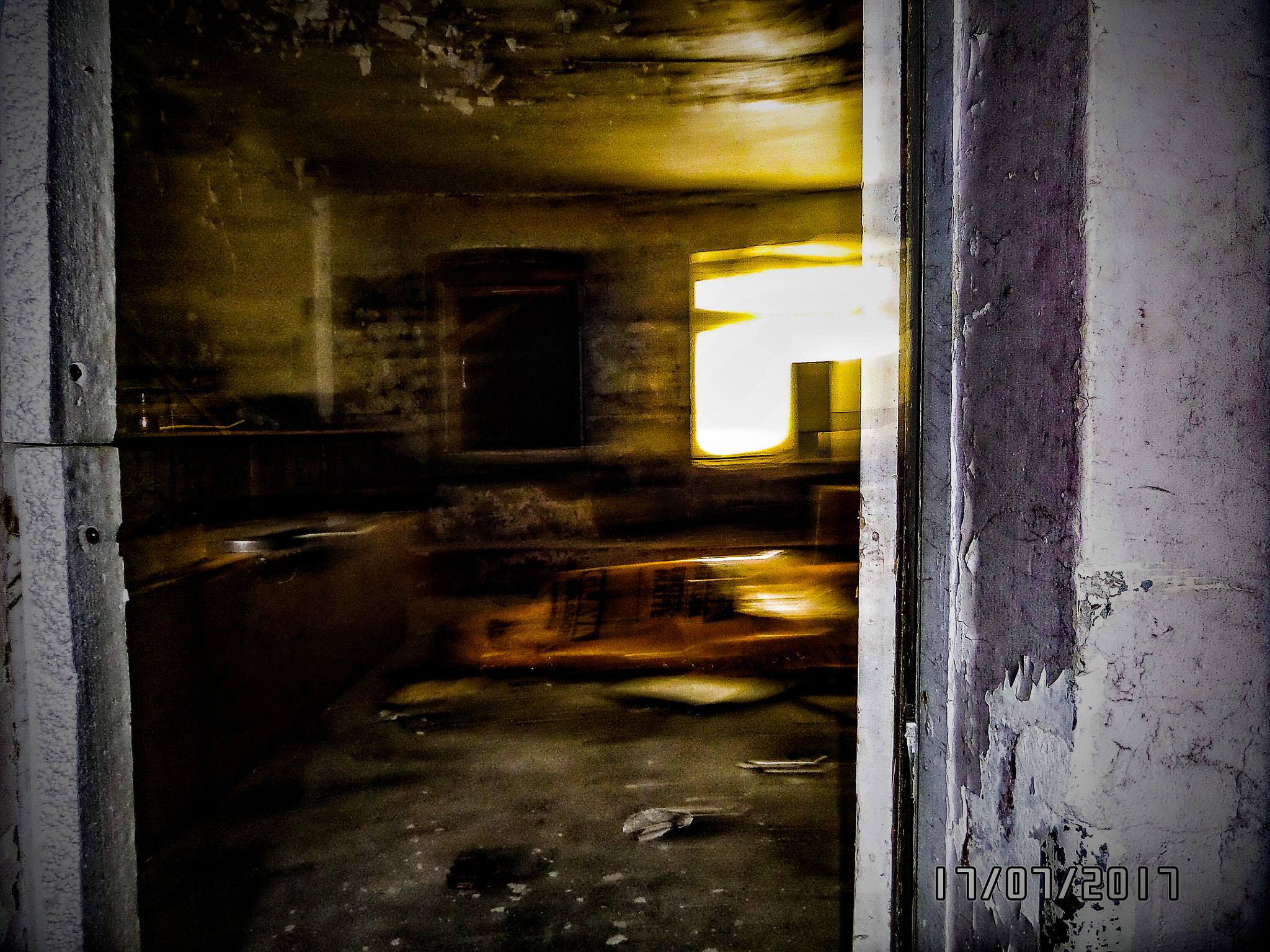Samsung WB250F/WB251F/WB252F sample photo. Room started too spin photography