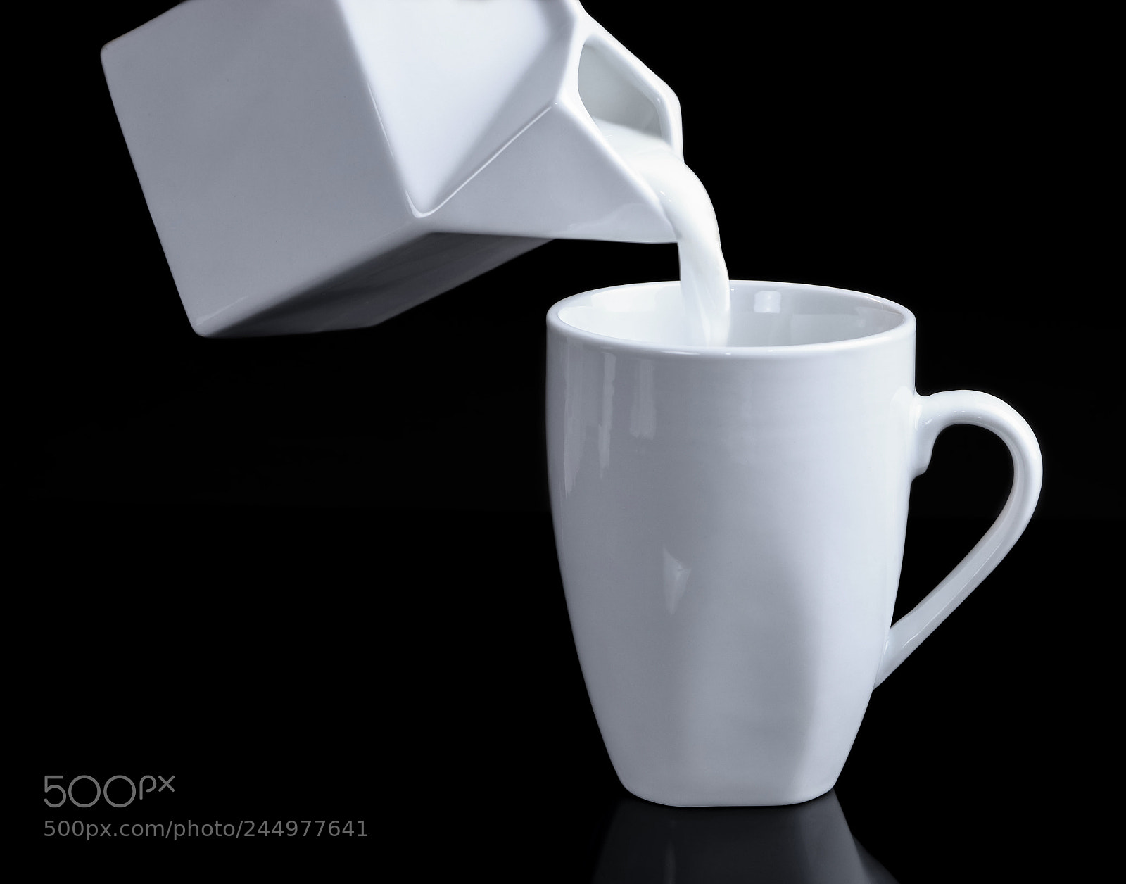 Canon EOS 750D (EOS Rebel T6i / EOS Kiss X8i) sample photo. Pouring milk black & white photography