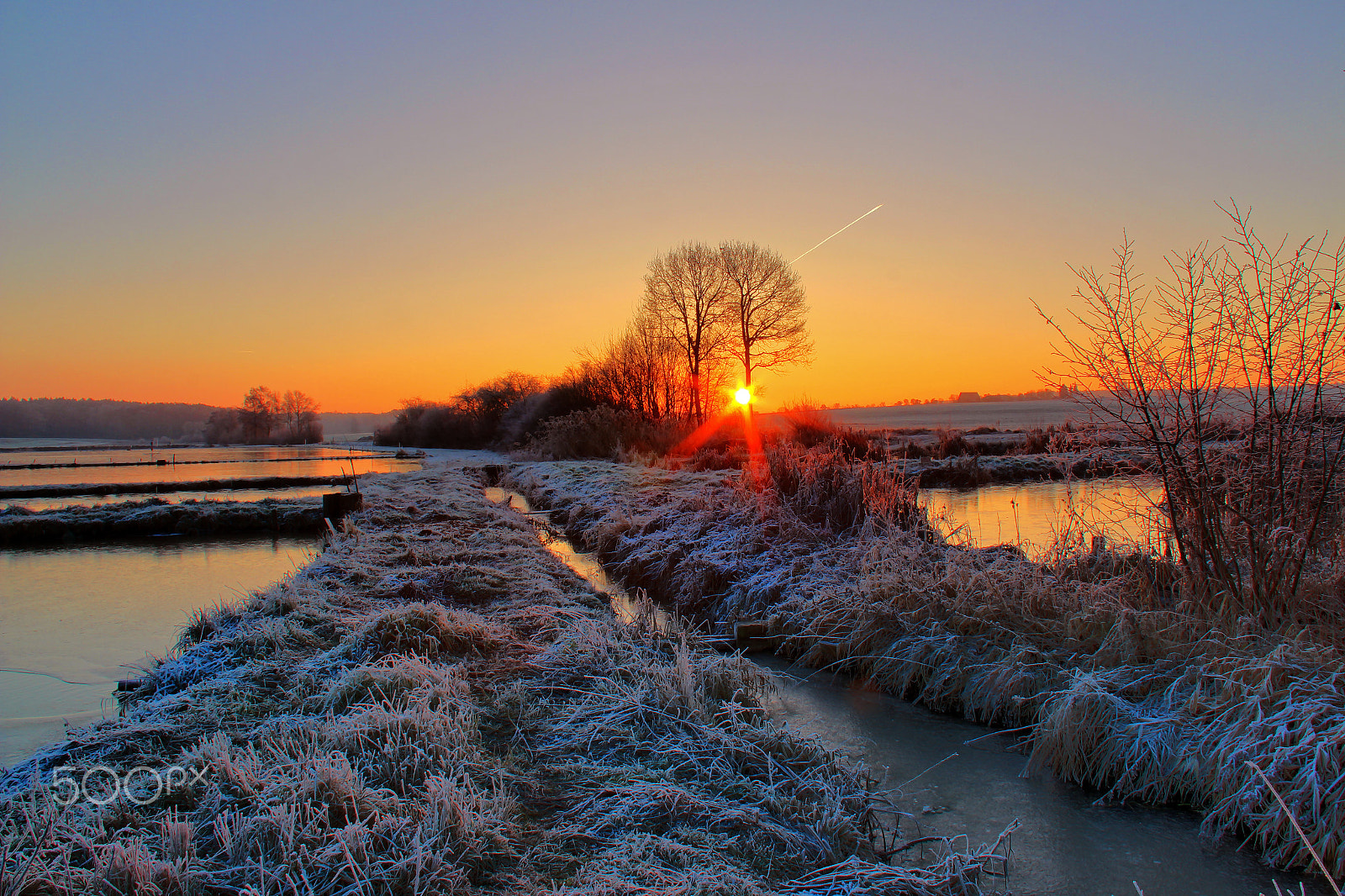 Canon EF-S 18-200mm F3.5-5.6 IS sample photo. Winter sunrise photography