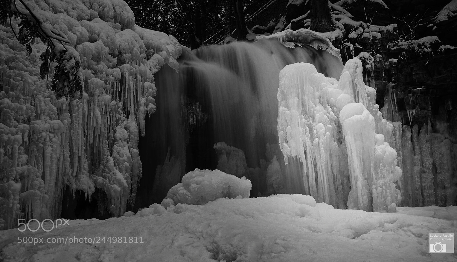 Sony a7R II sample photo. Shape of falling ice photography