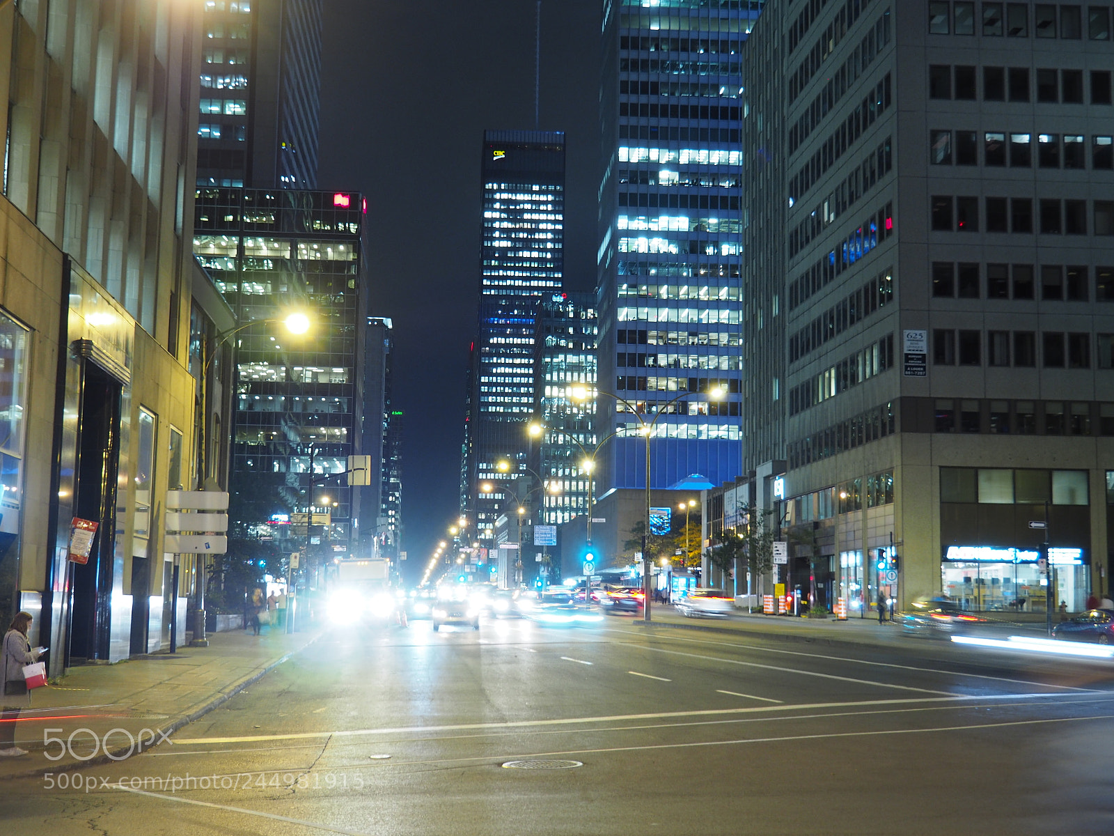 Olympus OM-D E-M5 II sample photo. A street in montreal photography