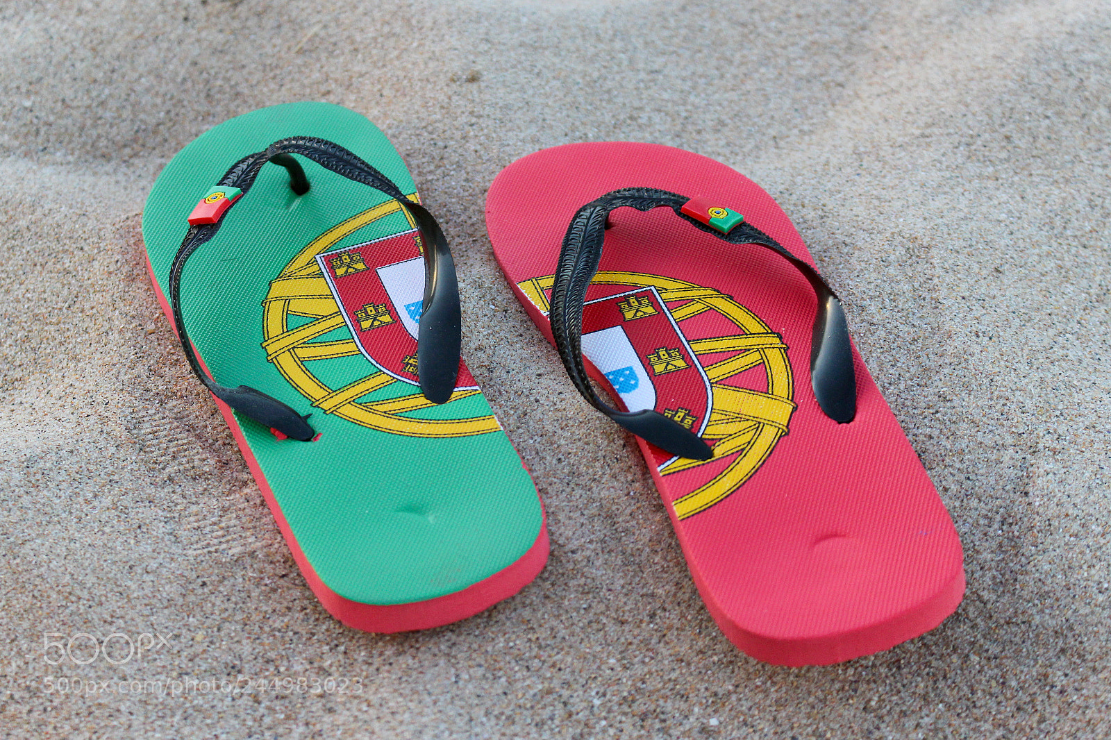 Canon EOS 100D (EOS Rebel SL1 / EOS Kiss X7) sample photo. Flip flops photography