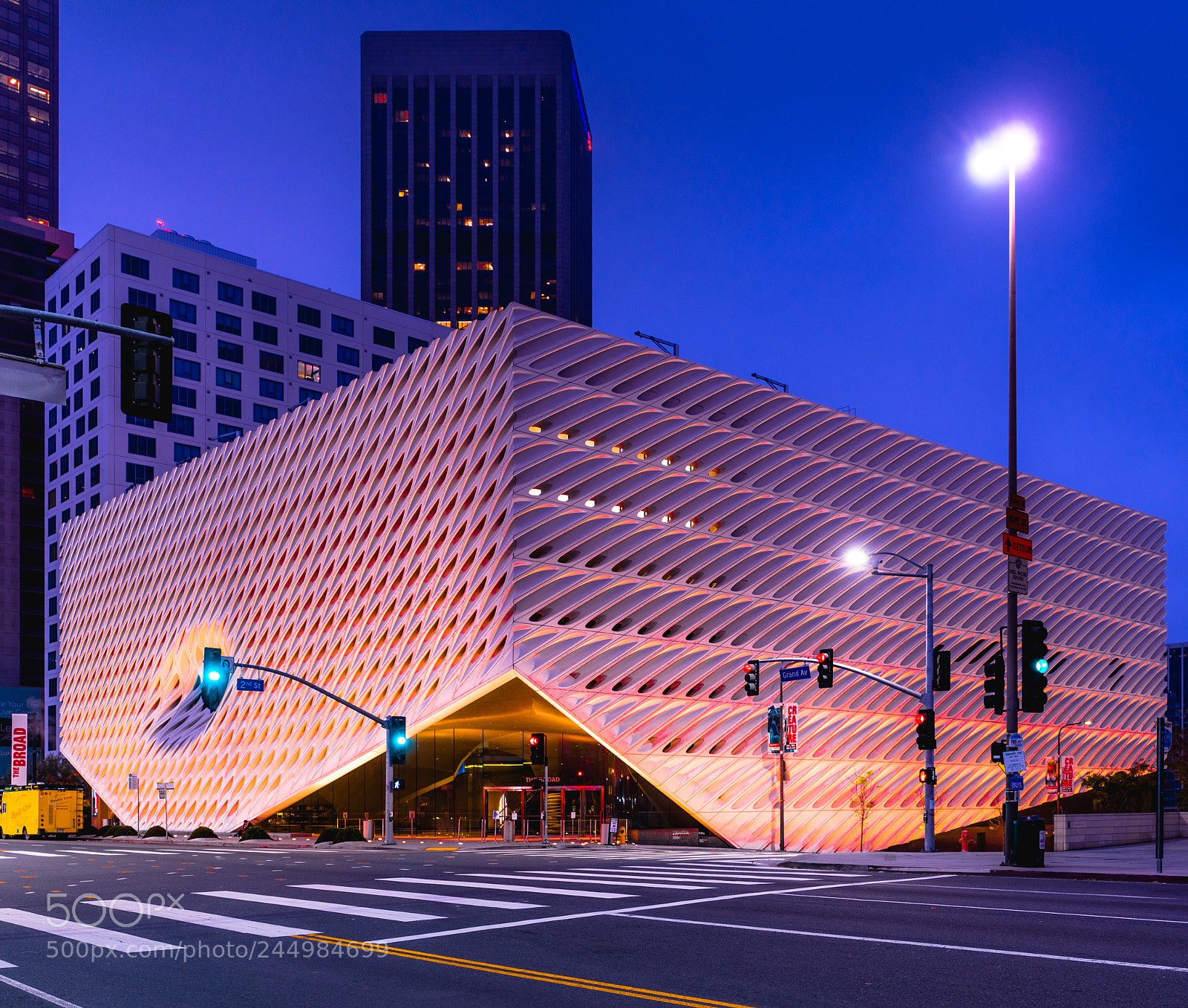 Sony a7R II sample photo. The broad museum photography