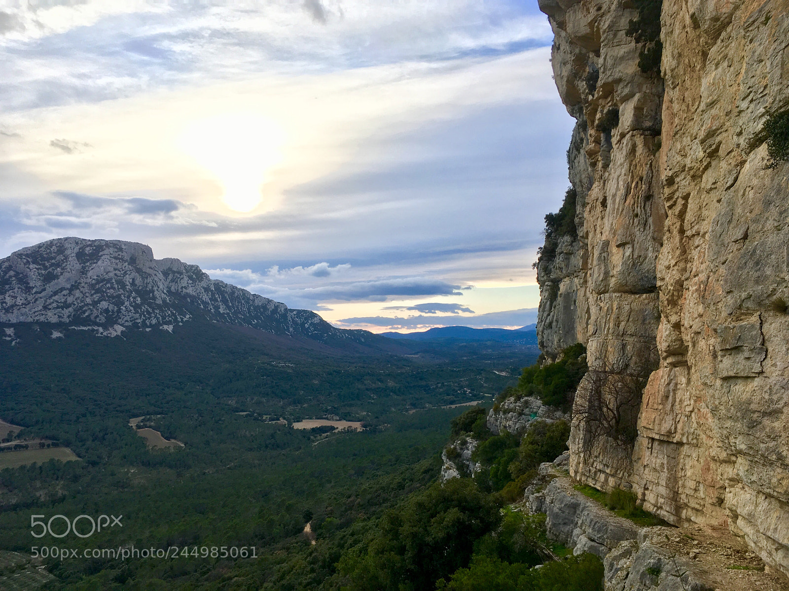 Apple iPhone SE sample photo. Pic saint loup photography