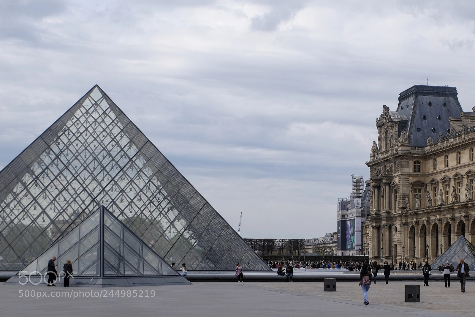 Fujifilm X-T10 sample photo. Louvre museum photography