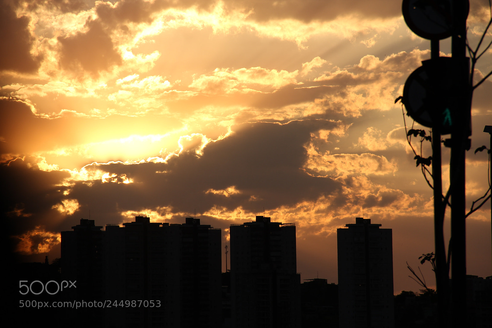 Canon EF-S 18-135mm F3.5-5.6 IS sample photo. Red sky photography