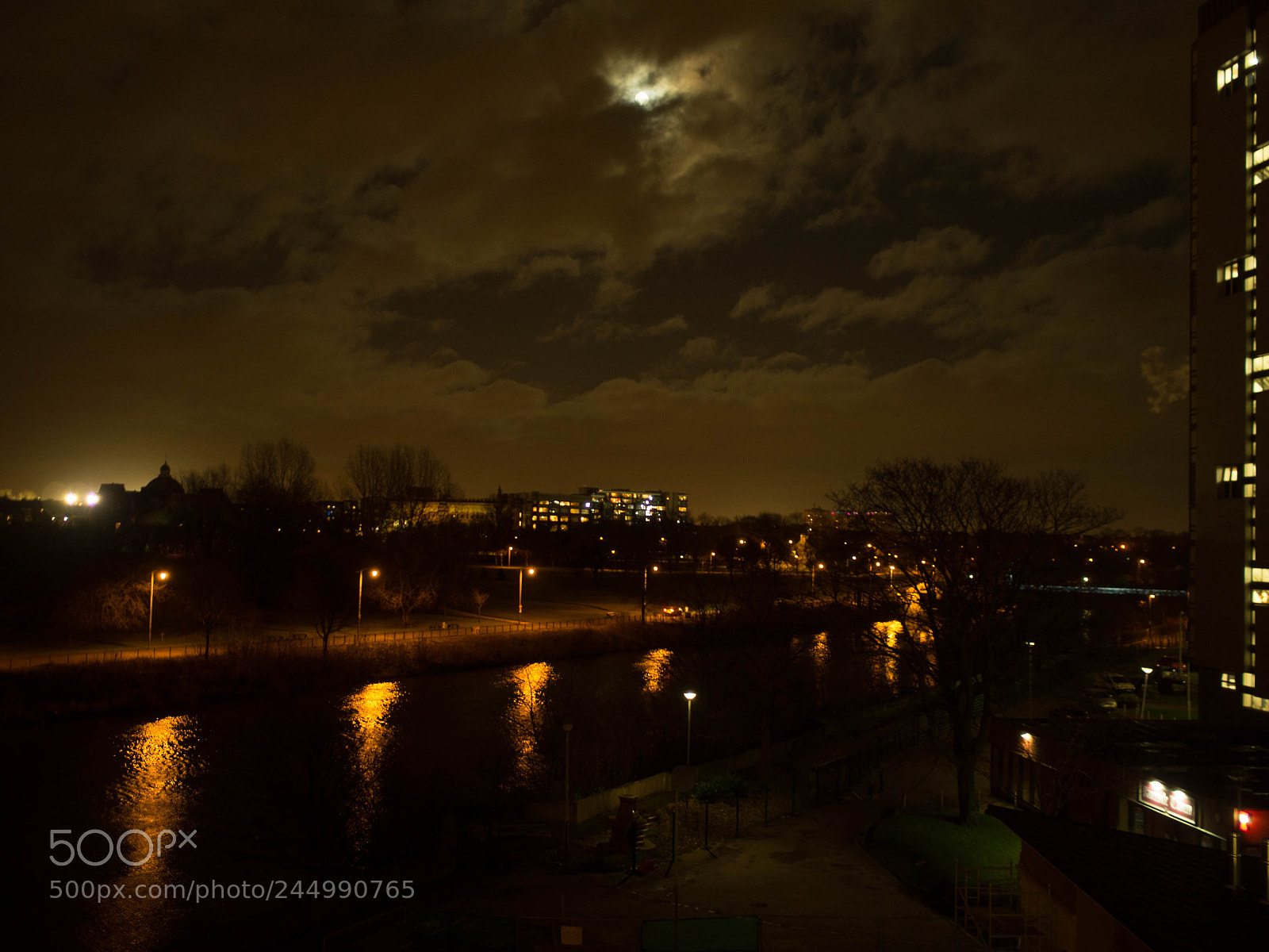 Olympus OM-D E-M5 sample photo. Glasgow green full moon photography