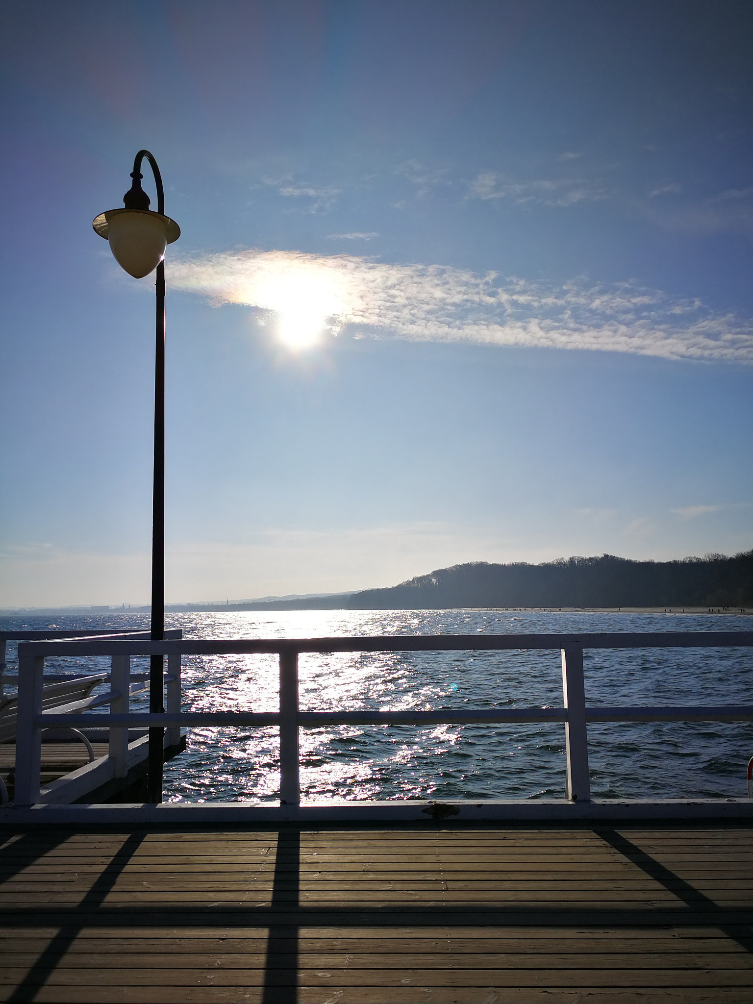 HUAWEI Mate 9 Pro sample photo. Lamp on the molo in the sunny day photography