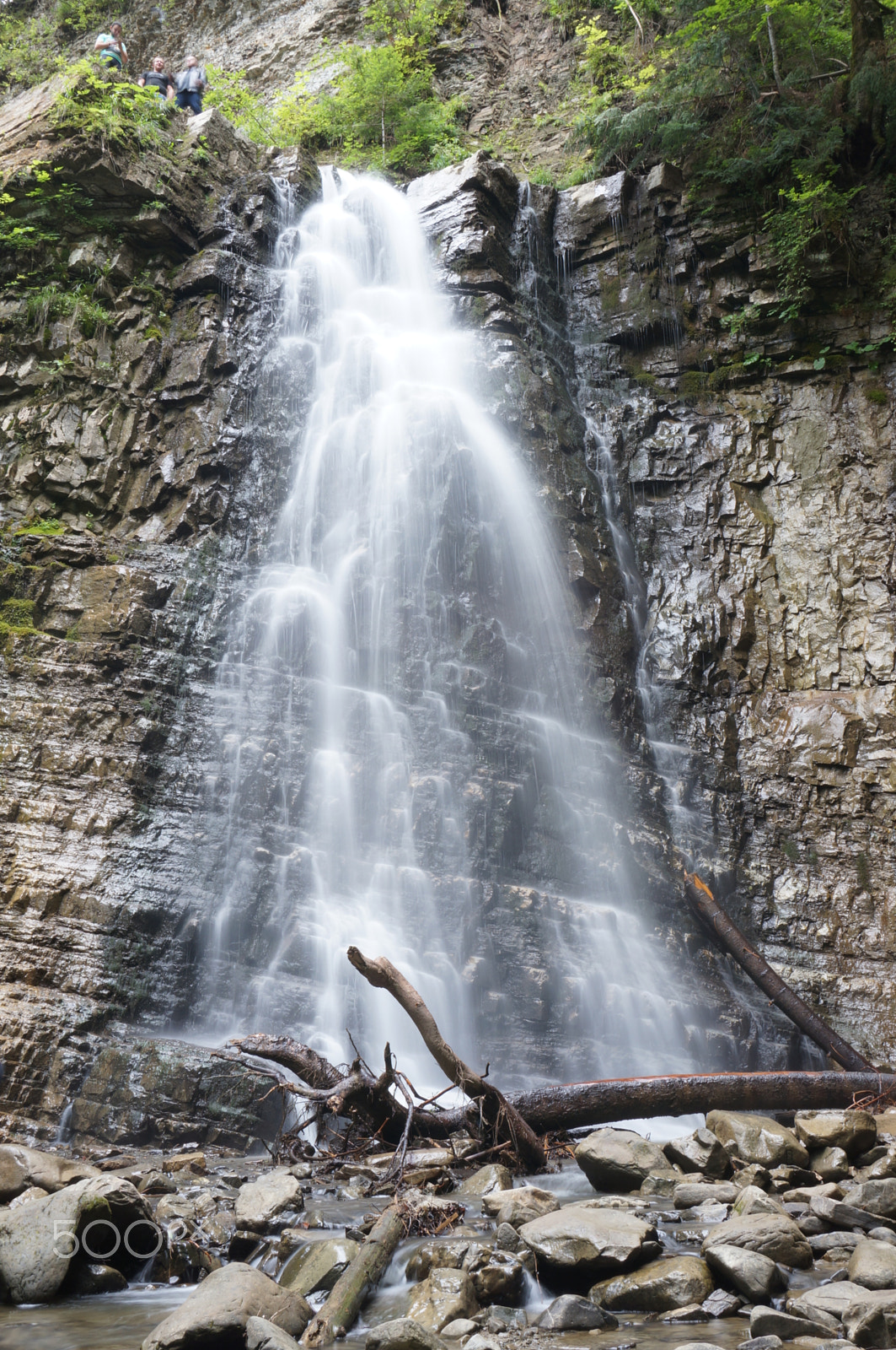 Sony Alpha NEX-5T + Sony E 18-50mm F4-5.6 sample photo. Maniava waterfall photography