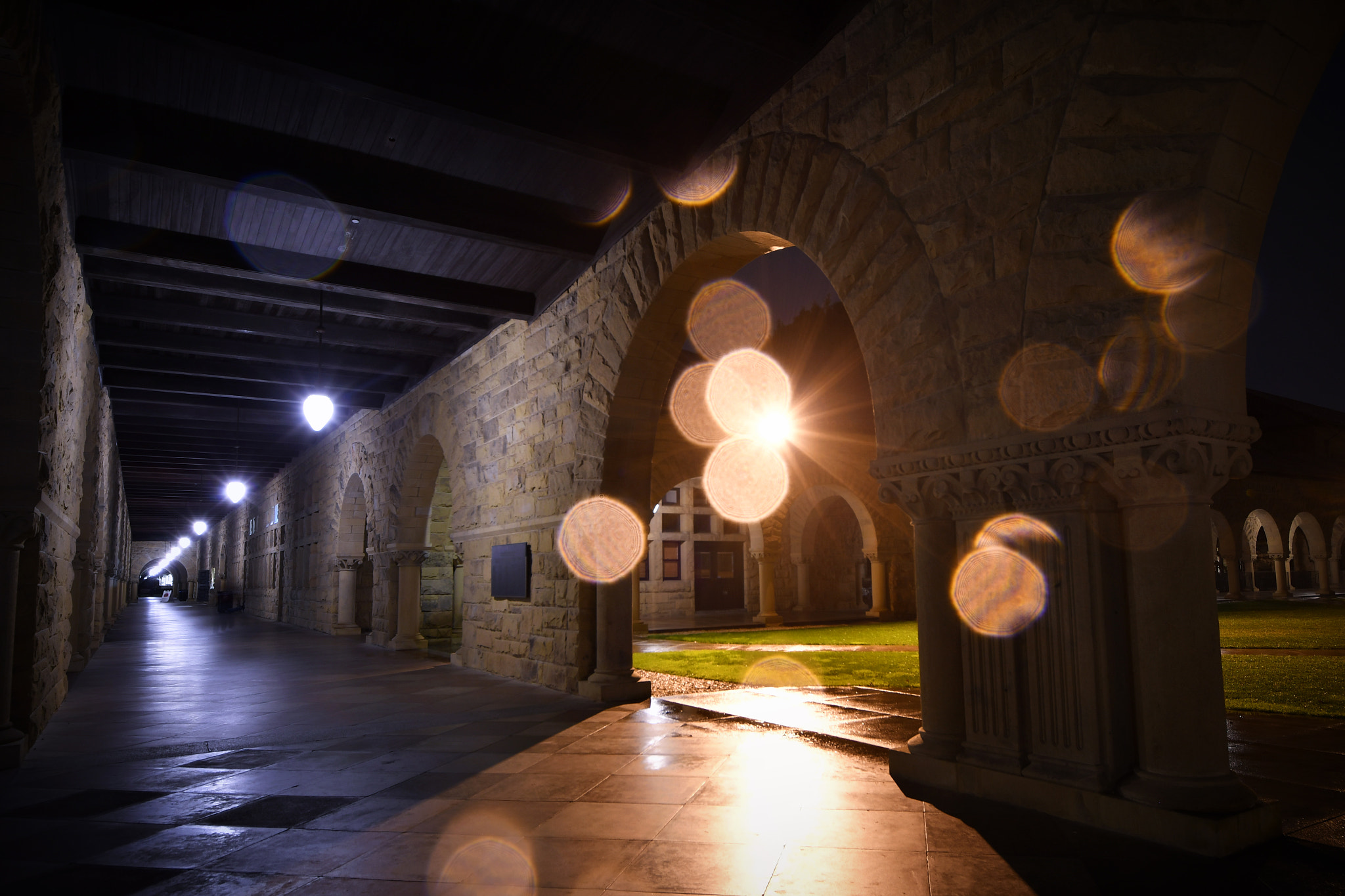 Sigma 8-16mm F4.5-5.6 DC HSM sample photo. Rainy moonnight no.2 cold/warm contrast photography