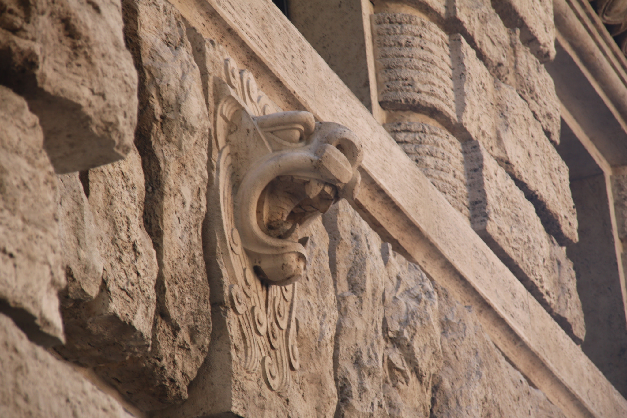 Sigma 18-200mm f/3.5-6.3 DC OS sample photo. Street gargoyle 2 photography