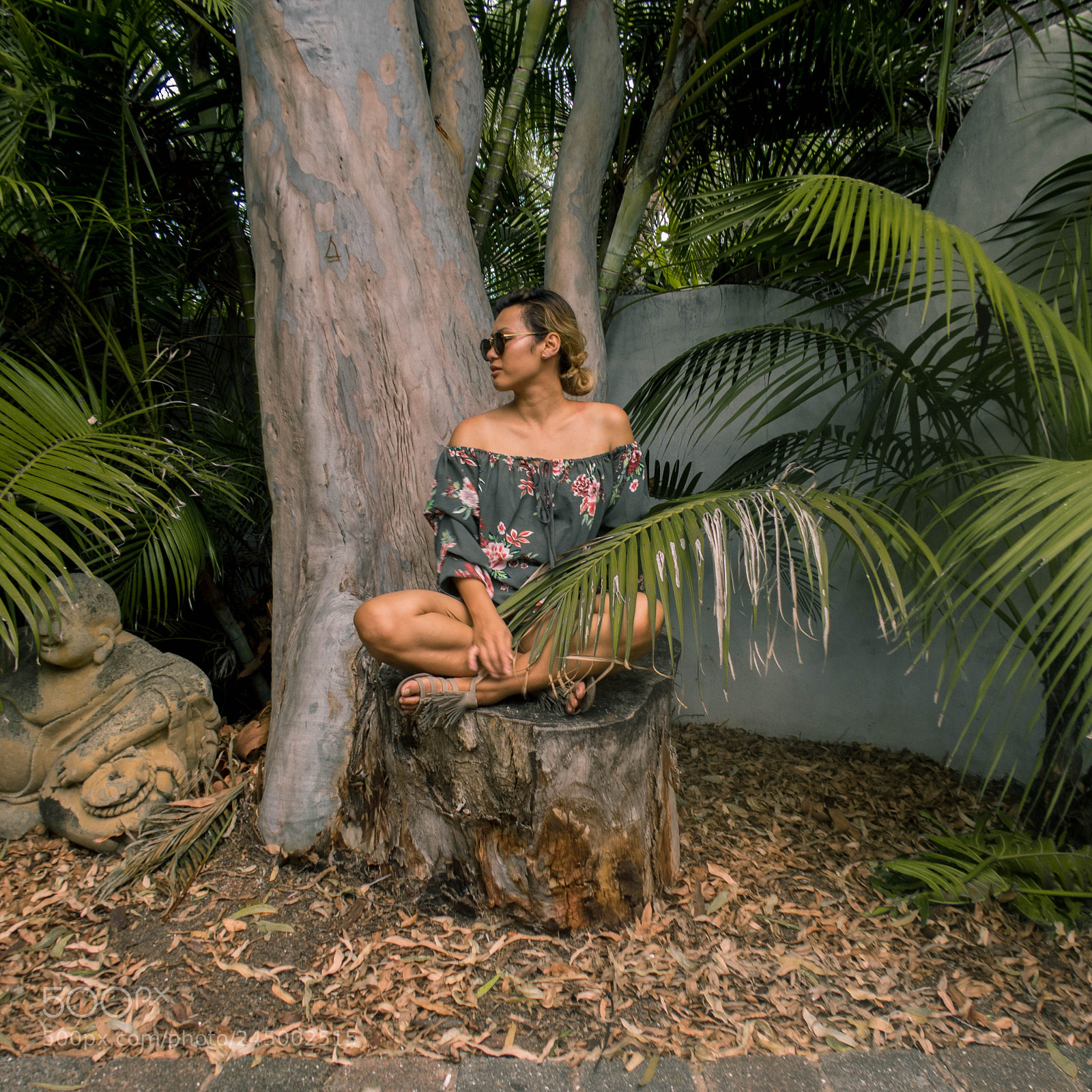 Canon PowerShot G7 X sample photo. Denise in garden at photography