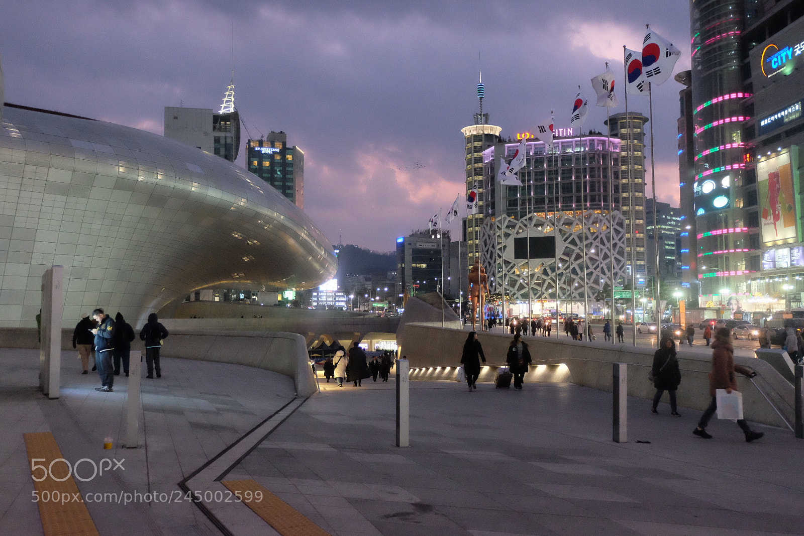 Fujifilm X-T10 sample photo. Dongdaemun design plaza | 2017 photography