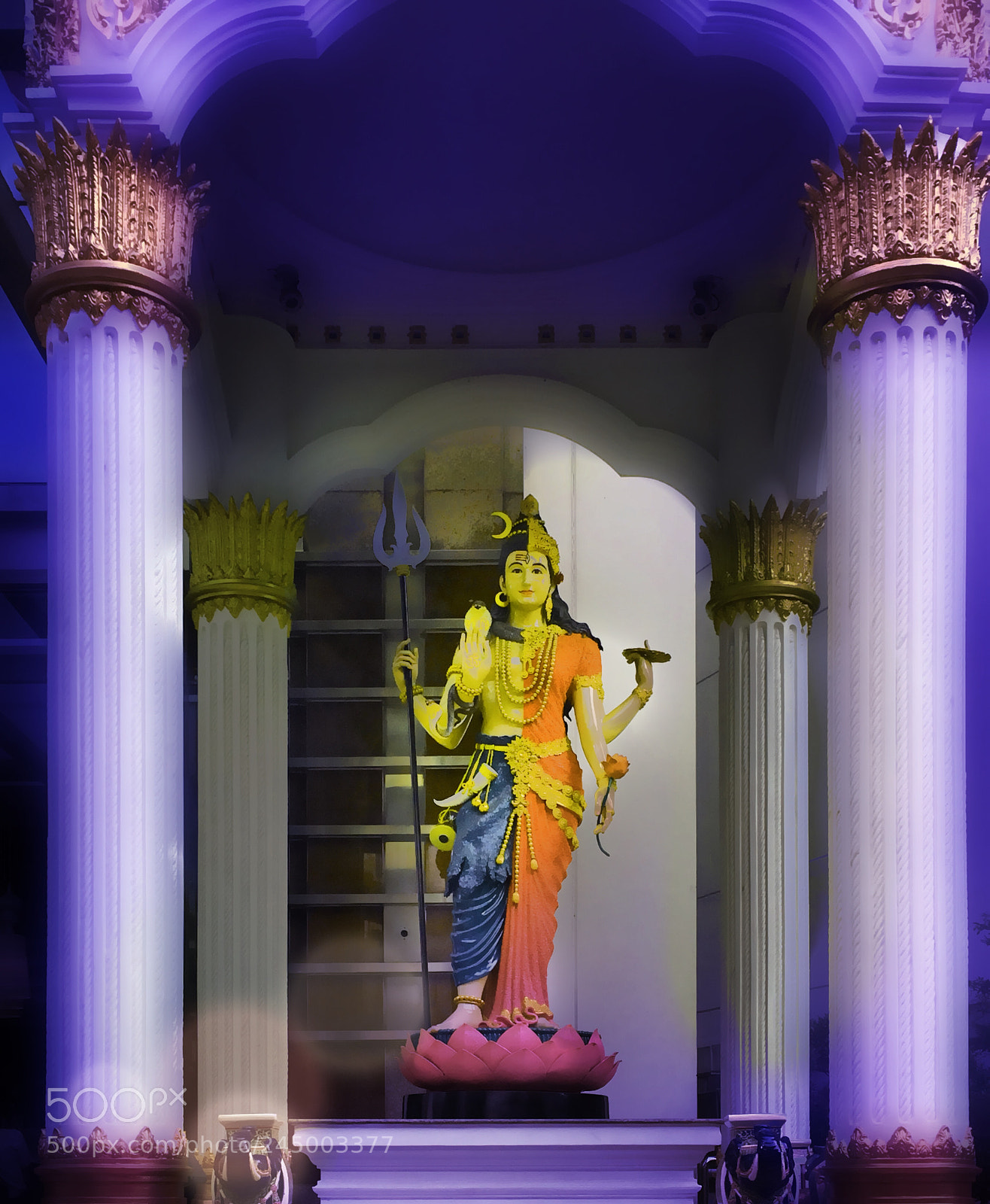 Apple iPhone SE sample photo. Goddess statue photography