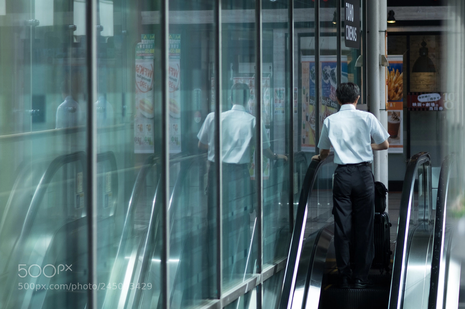 Fujifilm X-T10 sample photo. Japanese office worker photography