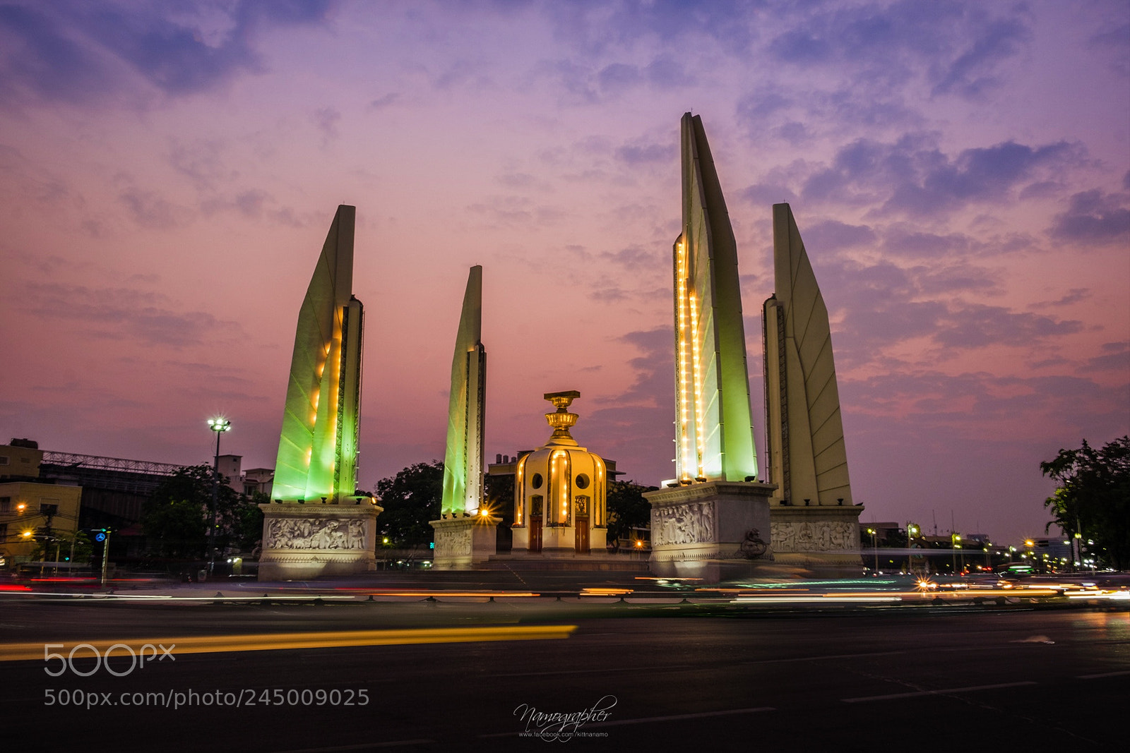 Fujifilm X-T10 sample photo. Democracy monument photography