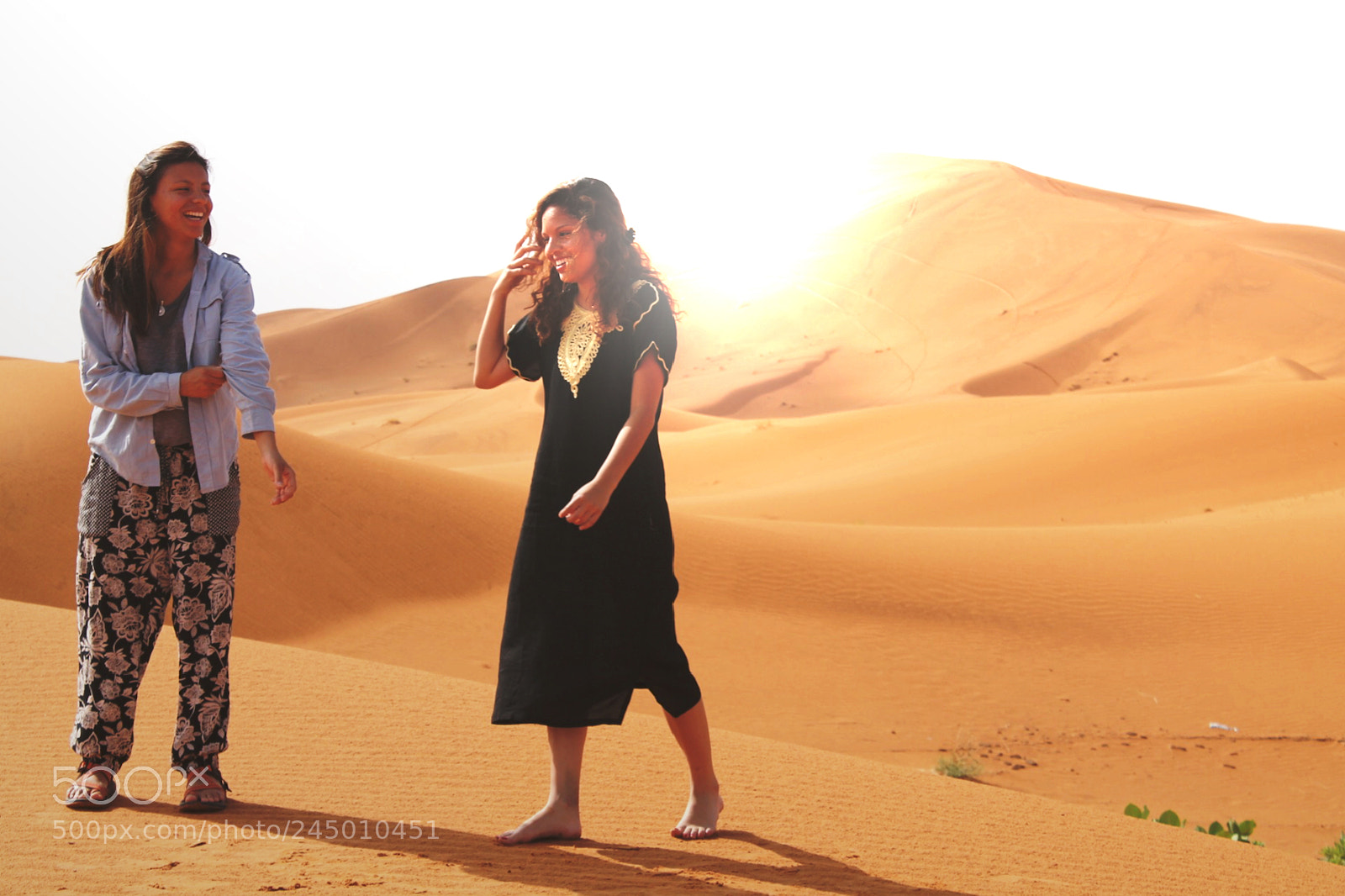 Canon EOS 1100D (EOS Rebel T3 / EOS Kiss X50) sample photo. Girls laugh in sahara photography