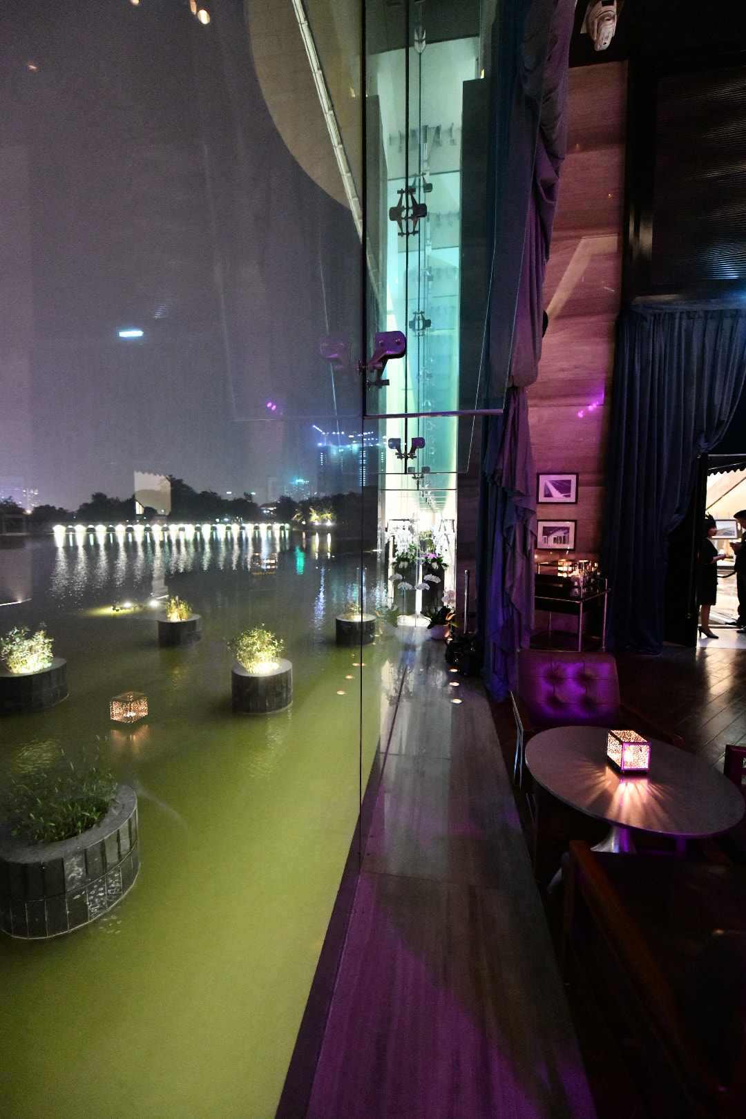 Nikon AF-S Nikkor 14-24mm F2.8G ED sample photo. Bar photography