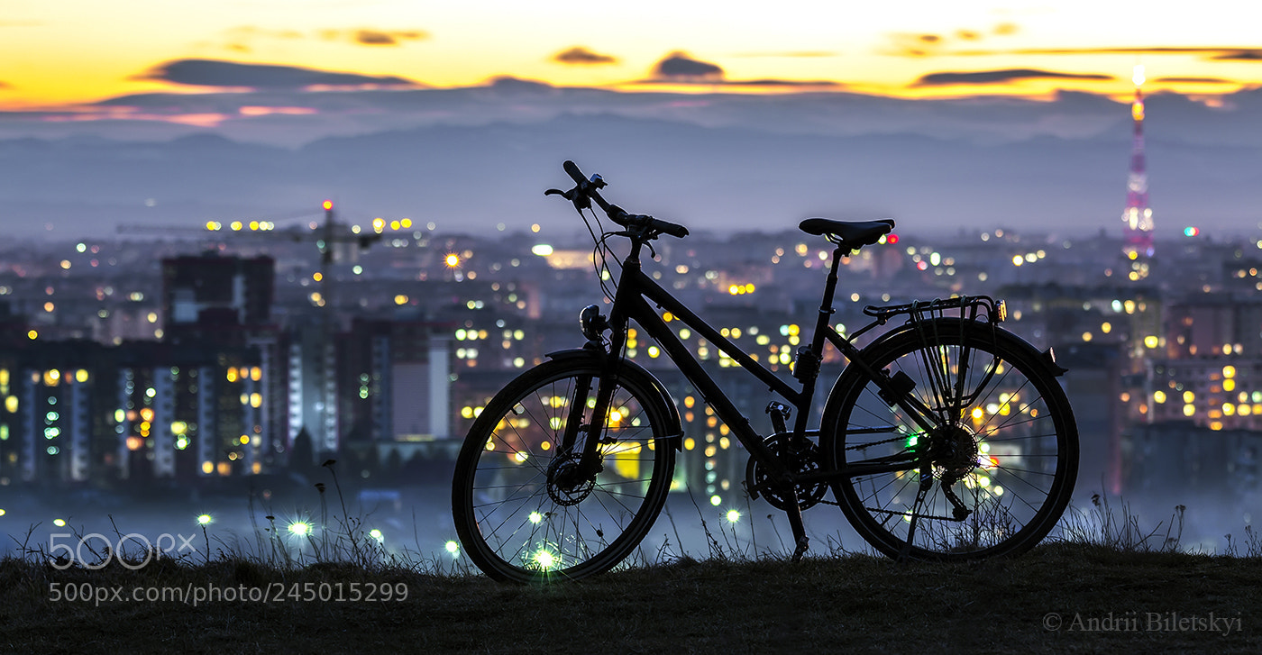 Canon EOS 60D sample photo. Night city cycling photography