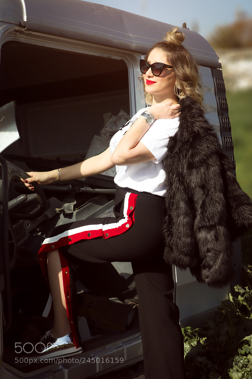 Canon EOS 7D Mark II sample photo. Fashion in love photography