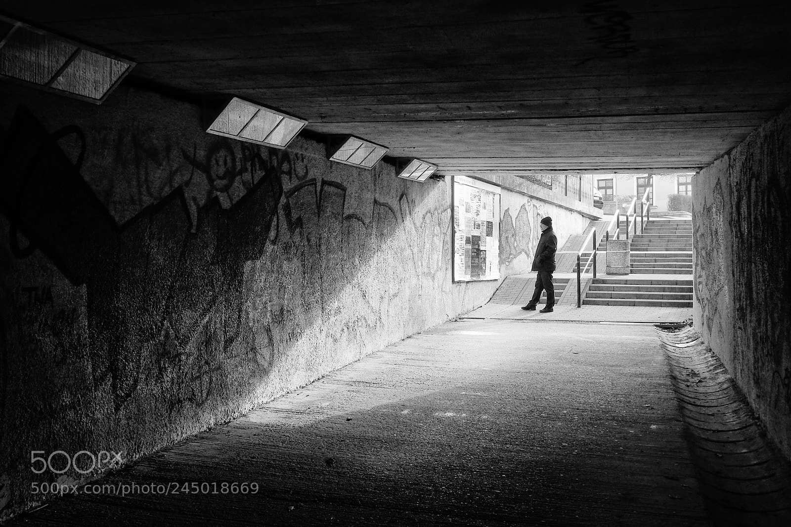 Panasonic Lumix DMC-GX85 (Lumix DMC-GX80 / Lumix DMC-GX7 Mark II) sample photo. In subway ... photography