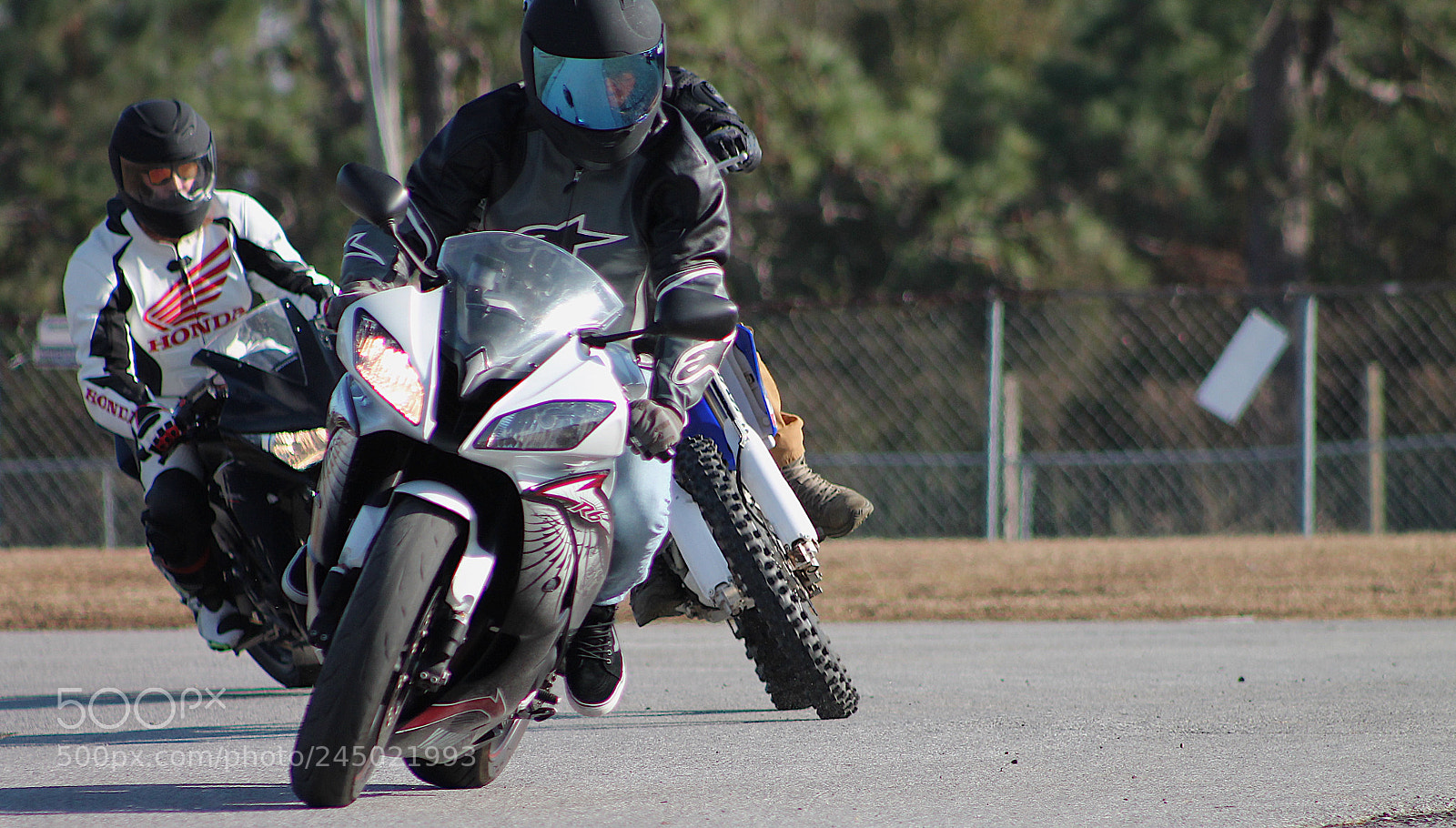 Canon EOS 1100D (EOS Rebel T3 / EOS Kiss X50) sample photo. Track day photography