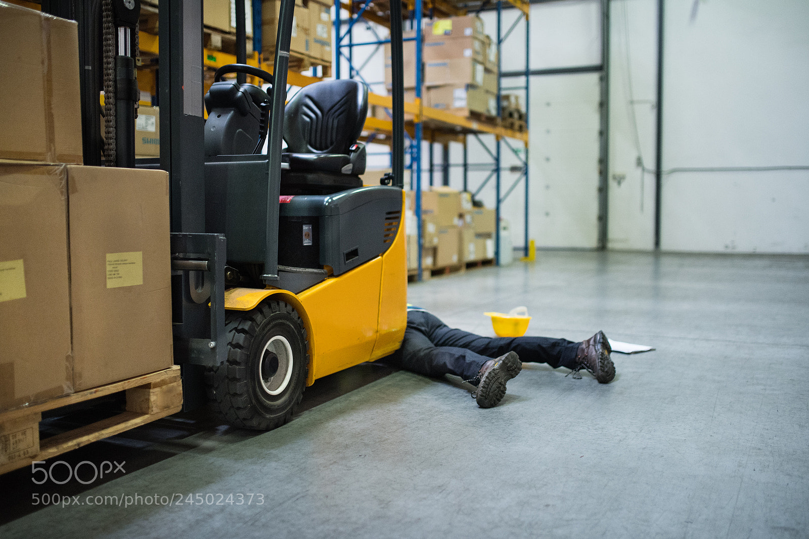 Nikon D5 sample photo. Warehouse worker after an photography