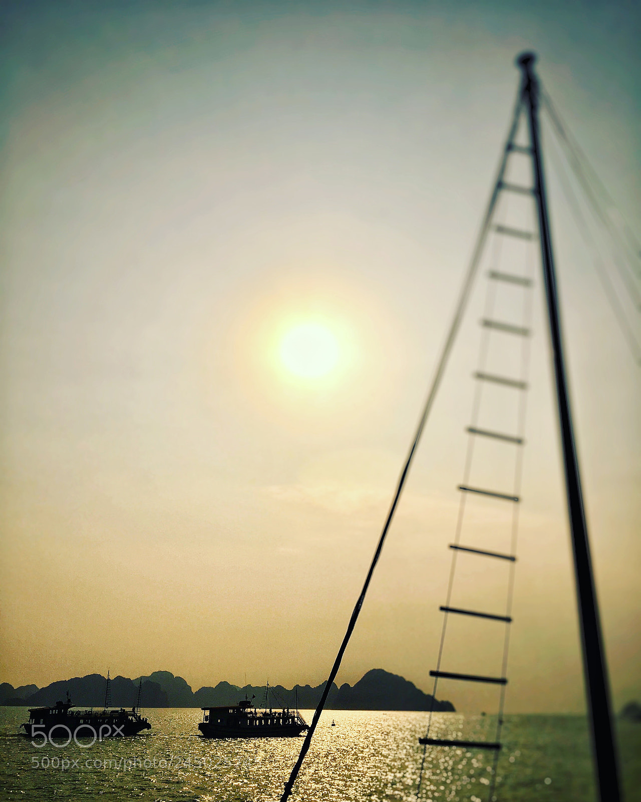Apple iPhone 6s Plus sample photo. Sunset in halong bay photography