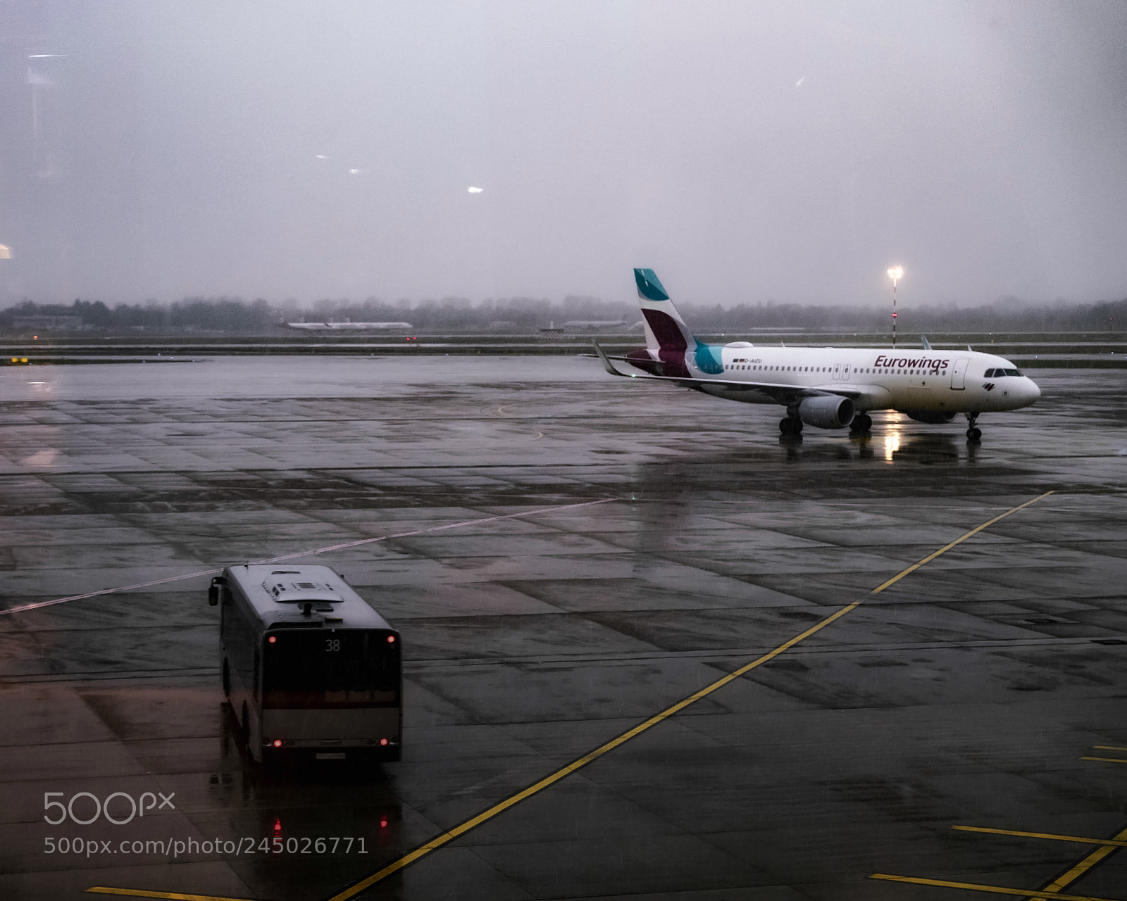 Leica SL (Typ 601) sample photo. Airport photography