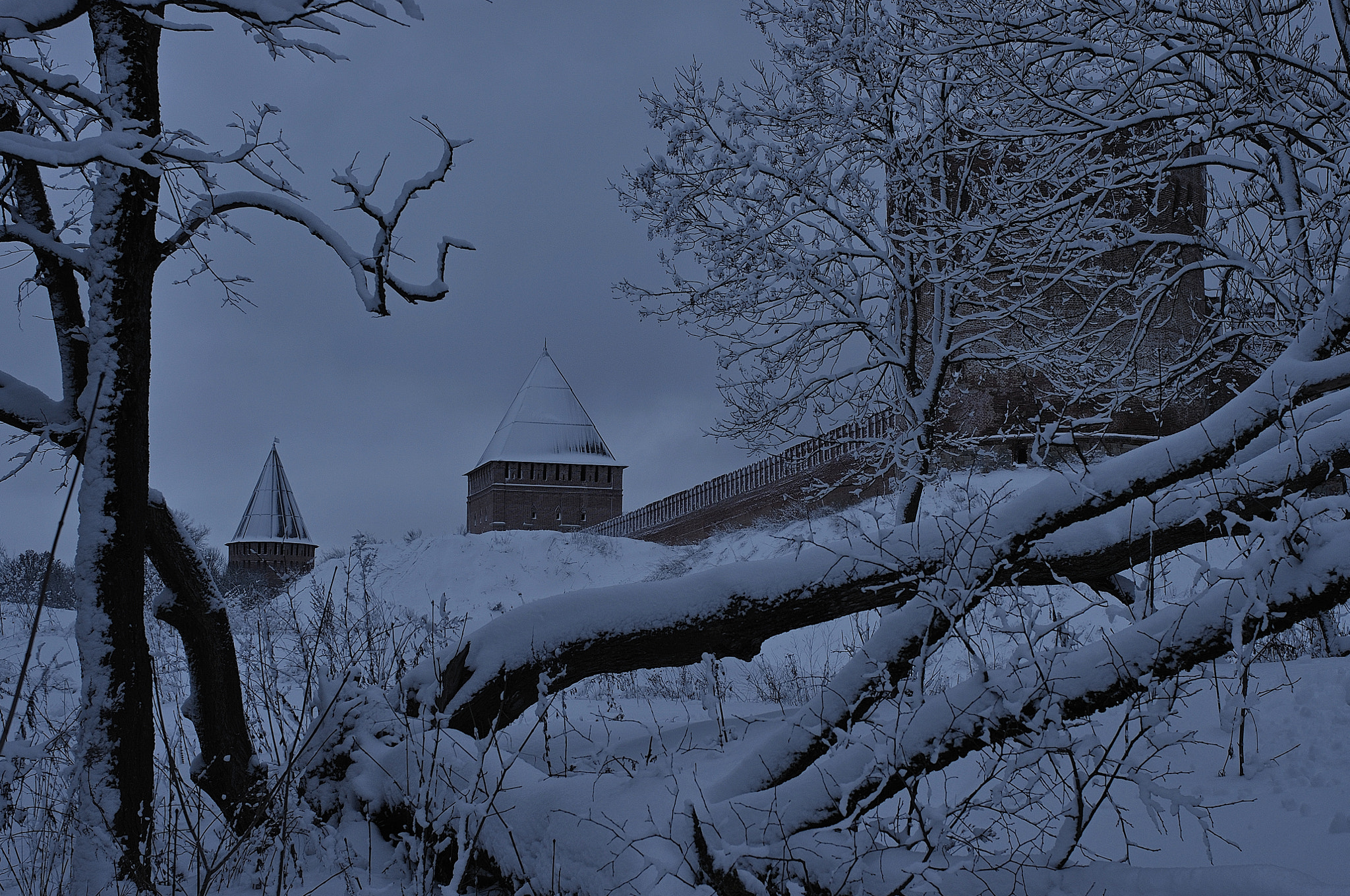 Nikon D90 + Nikon AF Nikkor 35mm F2D sample photo. Smolensk kremlin photography