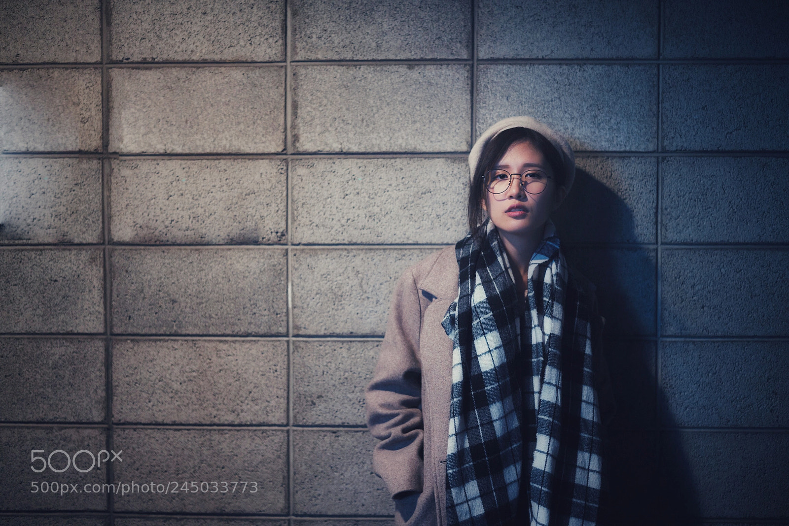 Sony a7R II sample photo. Girl in front of photography