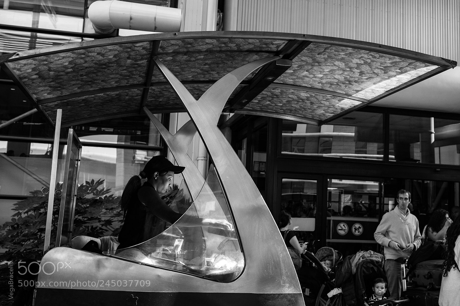 Fujifilm X-T2 sample photo. Peanut seller photography