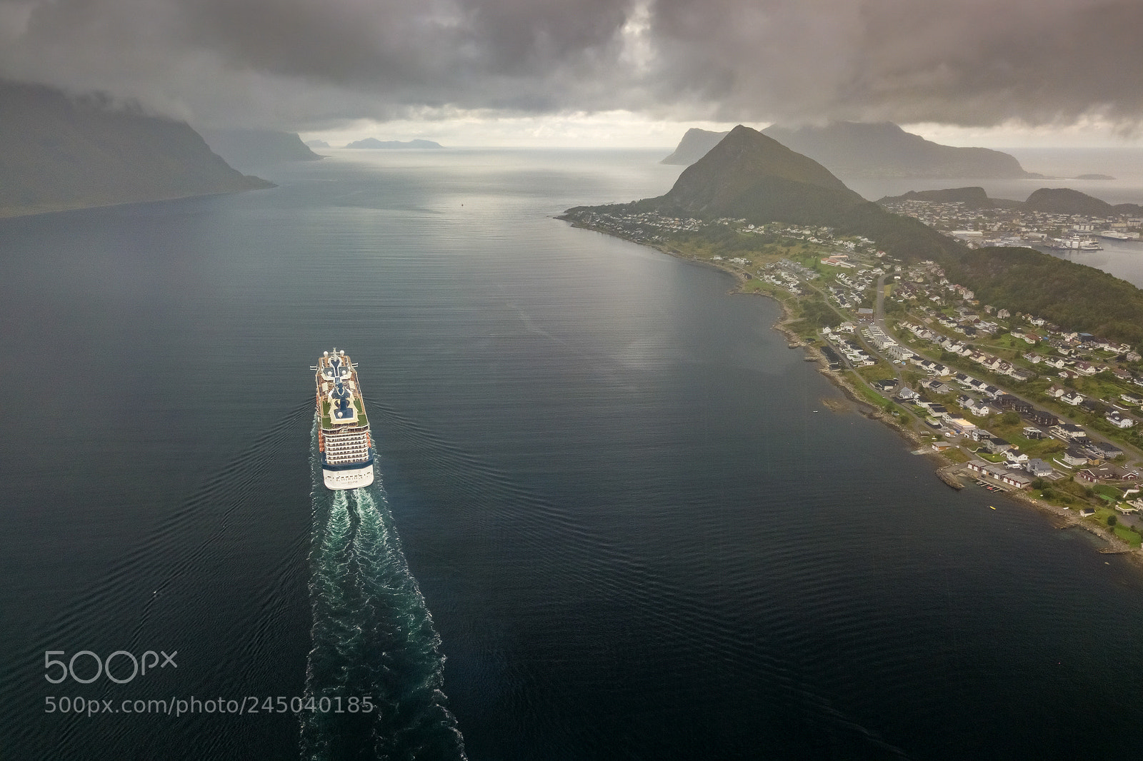 DJI FC220 sample photo. A celebrity is leaving photography