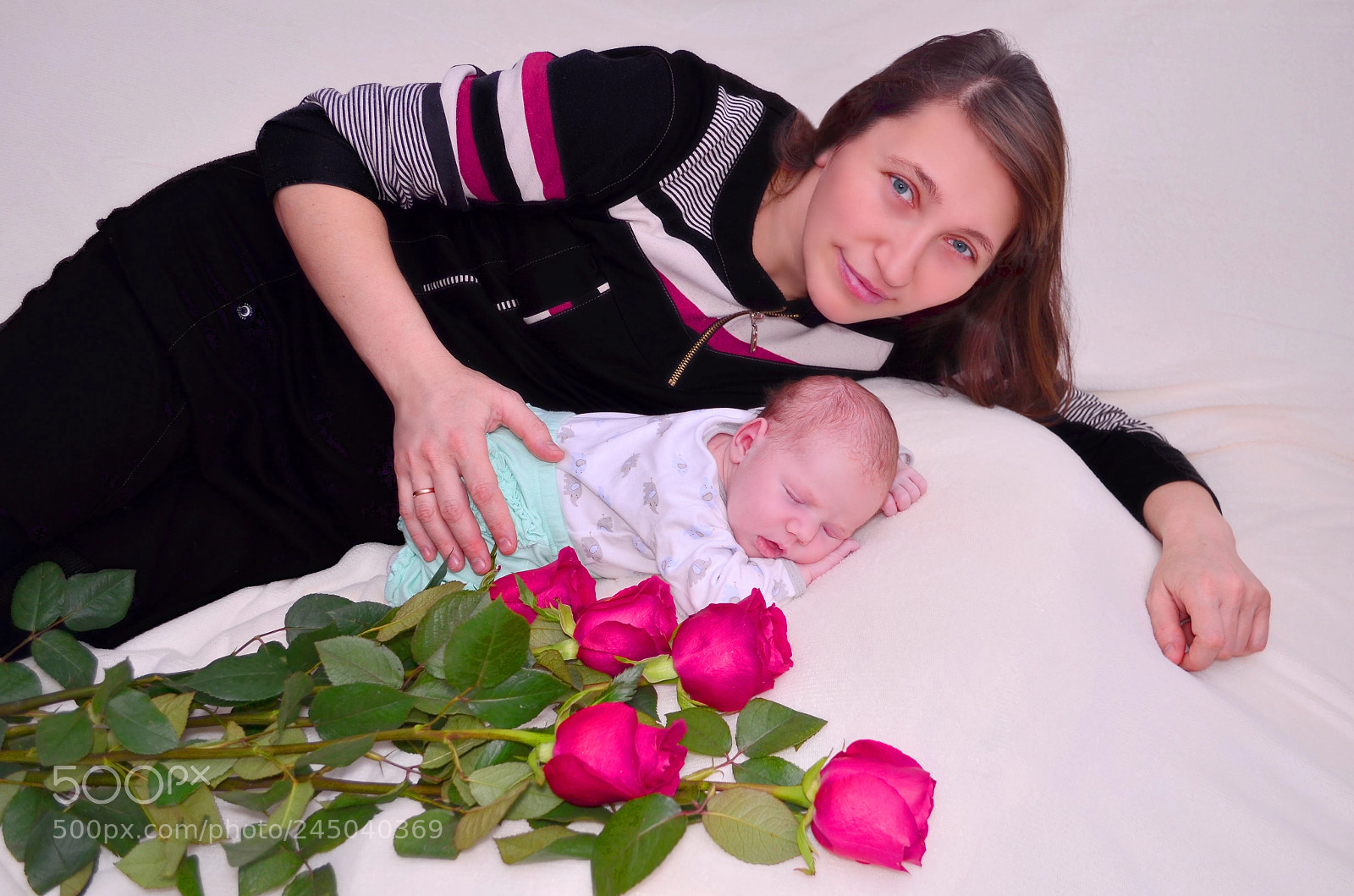 Nikon D5100 sample photo. Larisa with her baby photography