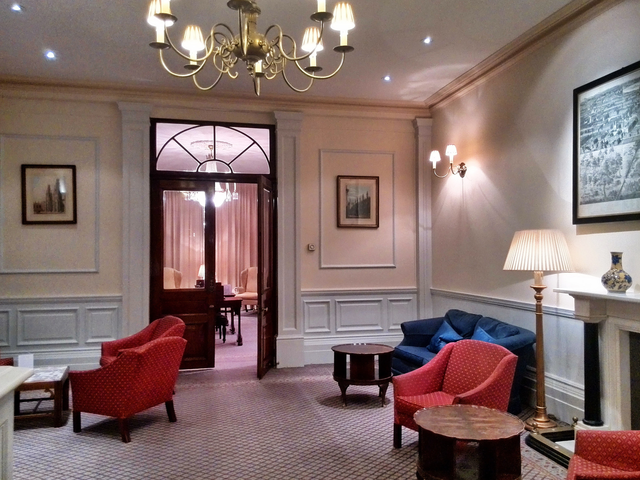 HUAWEI P6-U06 sample photo. The oxford&cambridge club, london photography