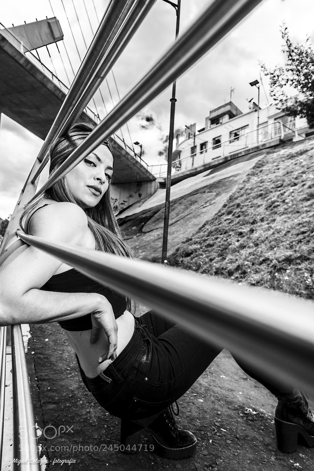 Sony Alpha a3500 sample photo. Entre grises. photography