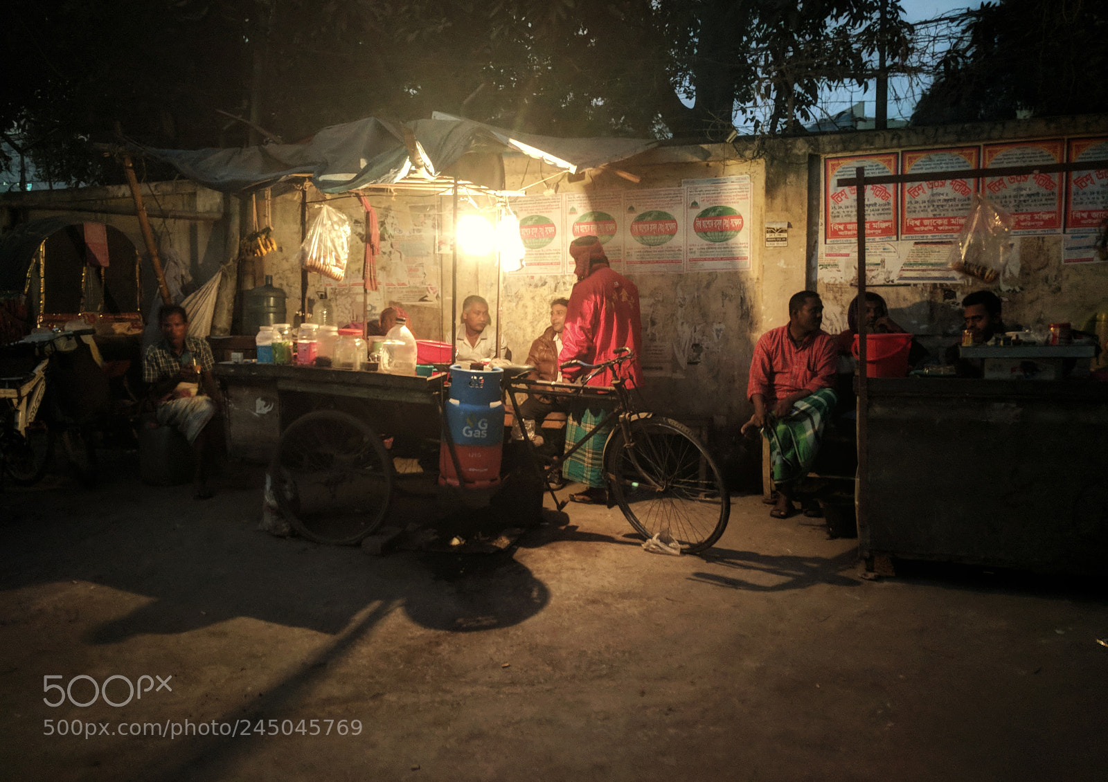 Google Pixel sample photo. Lamps and markets. photography