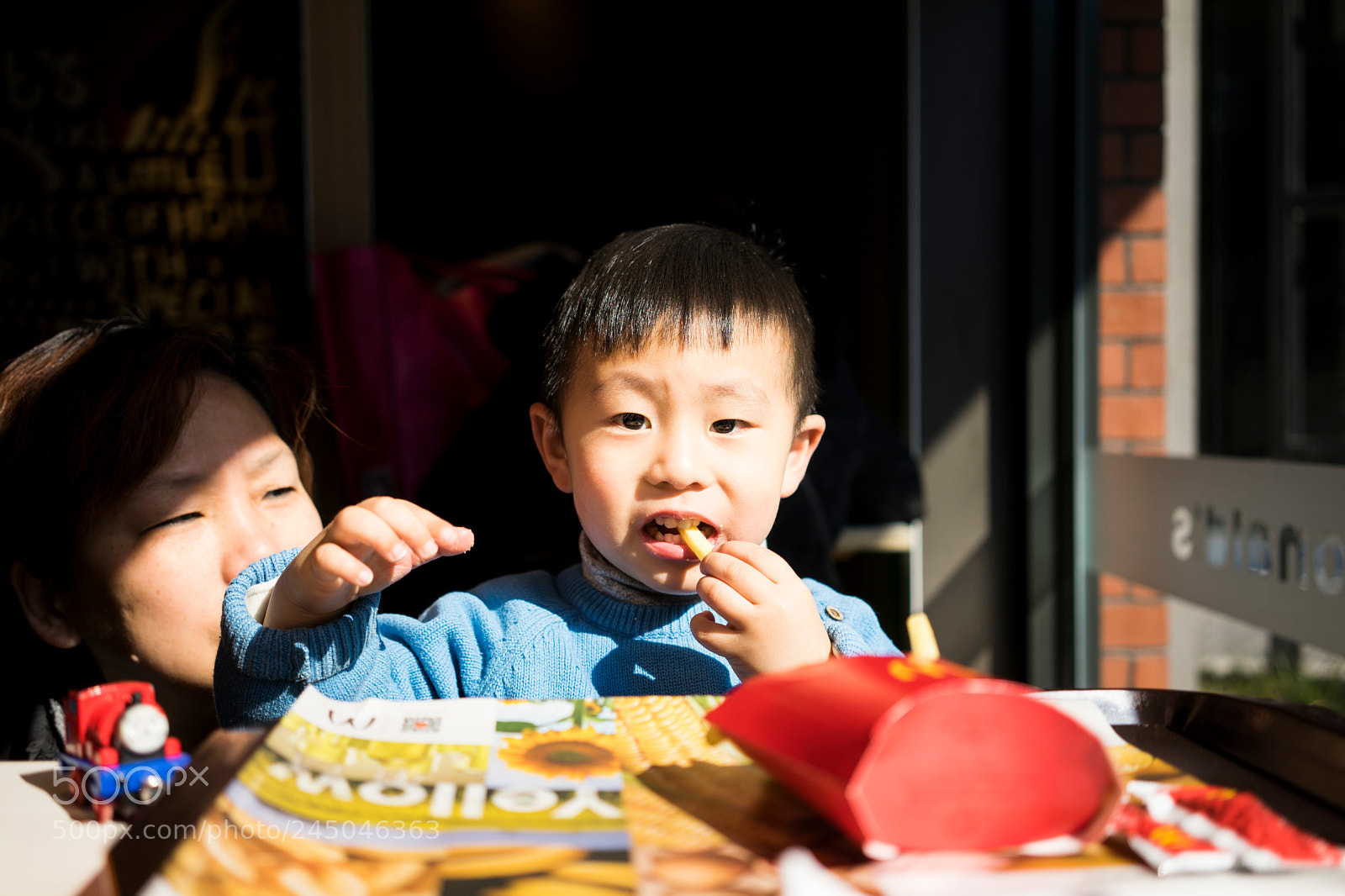 Sony a7 sample photo. Eating fries photography