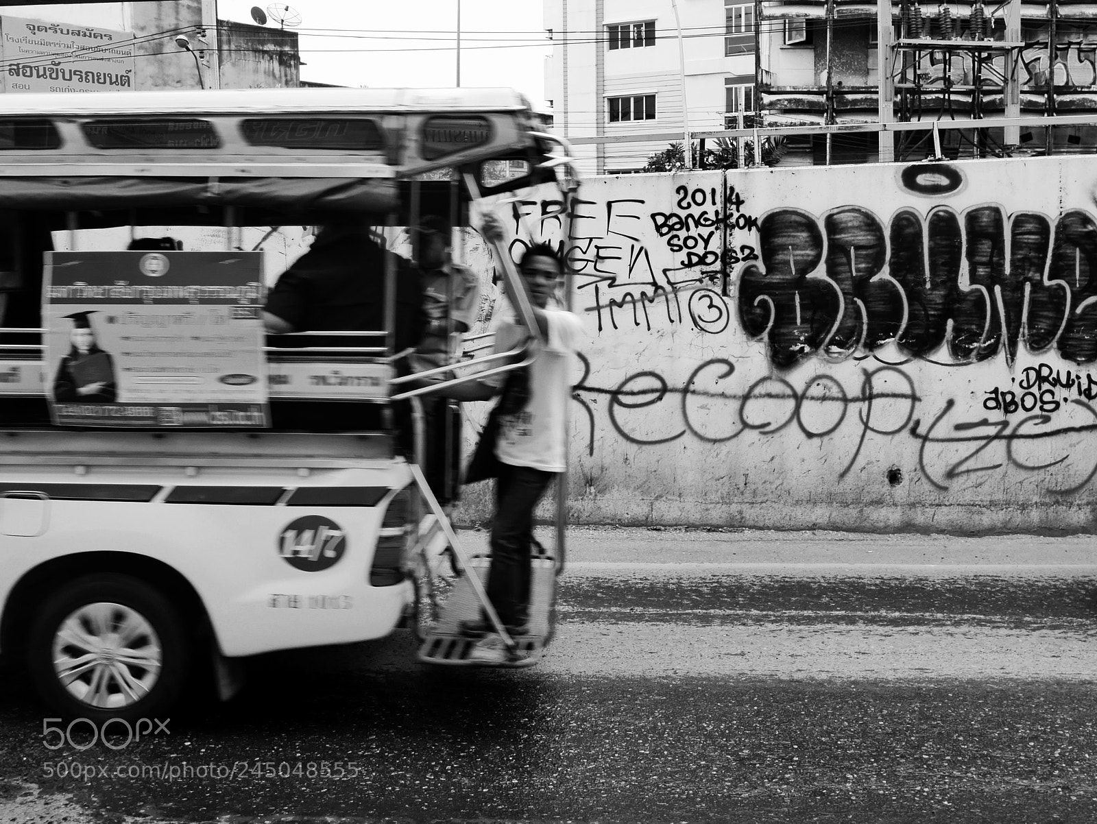 Panasonic Lumix DMC-GX85 (Lumix DMC-GX80 / Lumix DMC-GX7 Mark II) sample photo. Thai songthaew on street photography