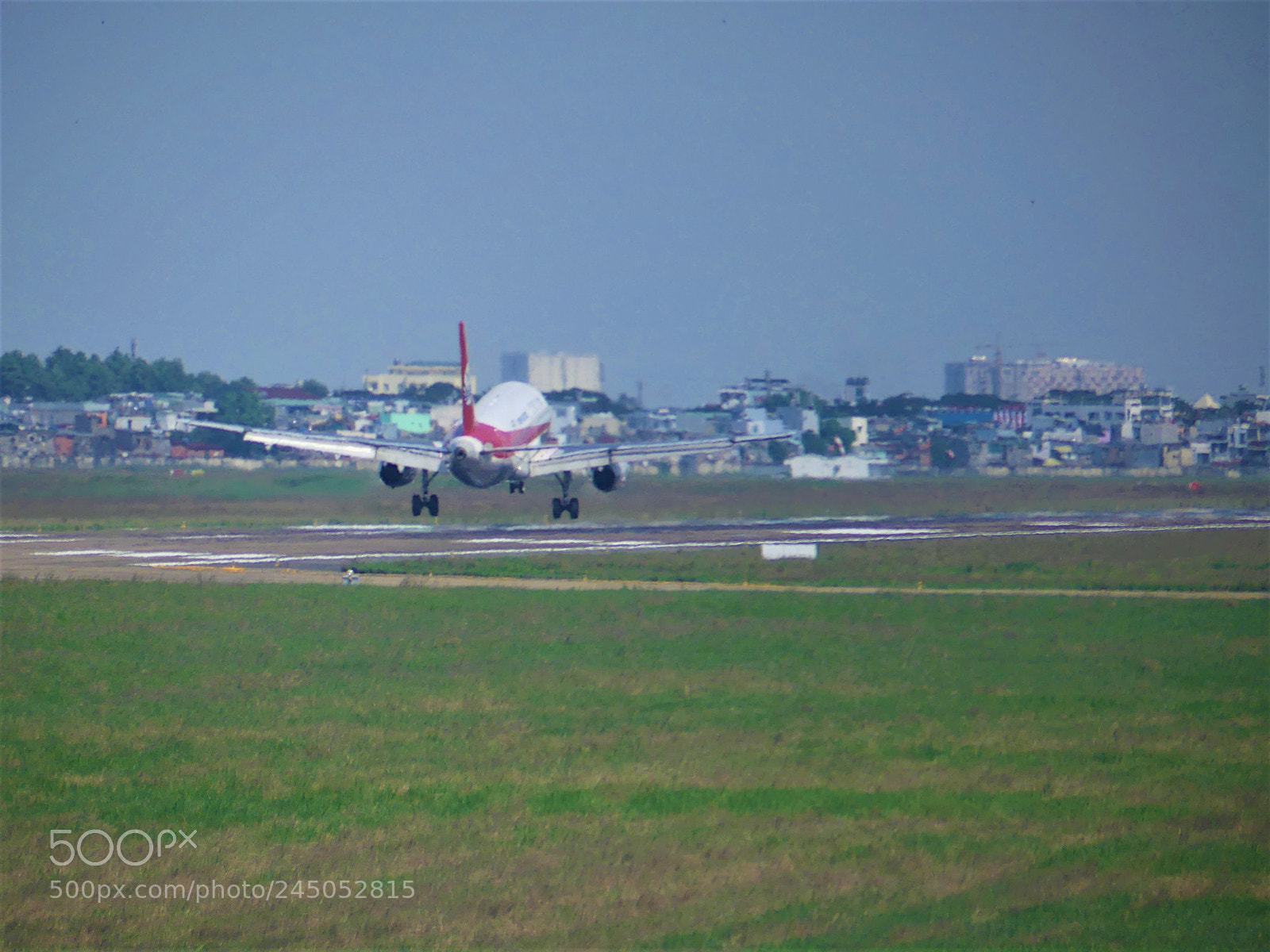 Panasonic Lumix DMC-FZ300 sample photo. Landing photography