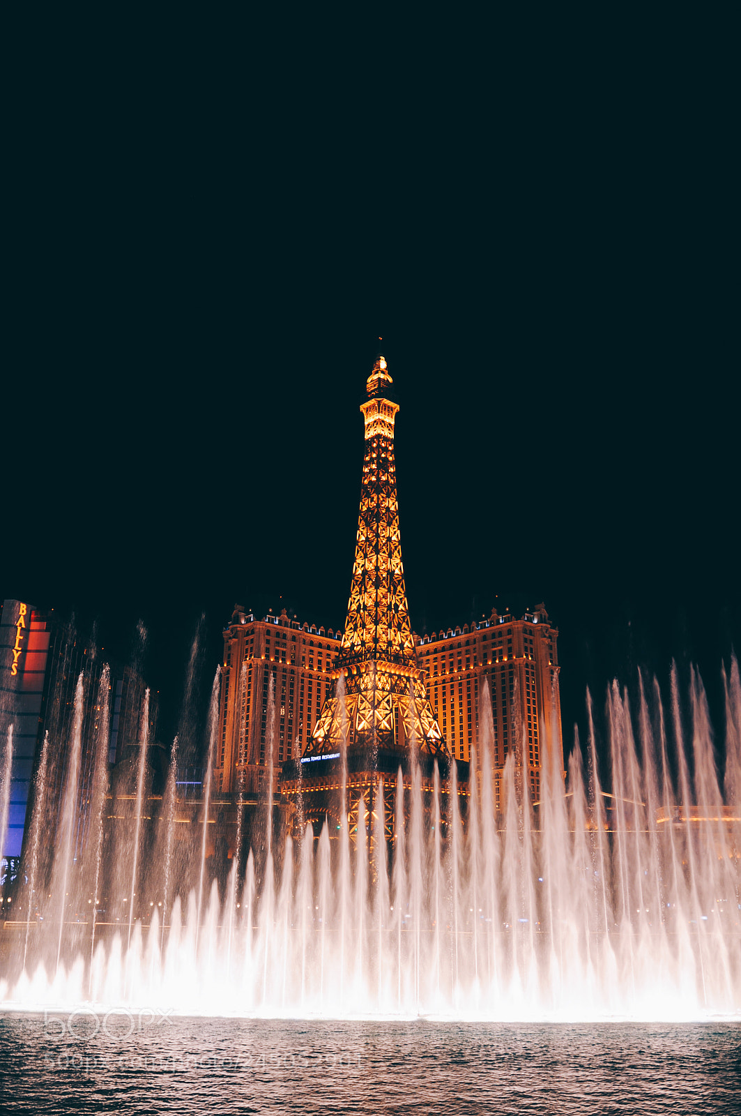 Nikon D90 sample photo. Las vegas eiffel tower photography