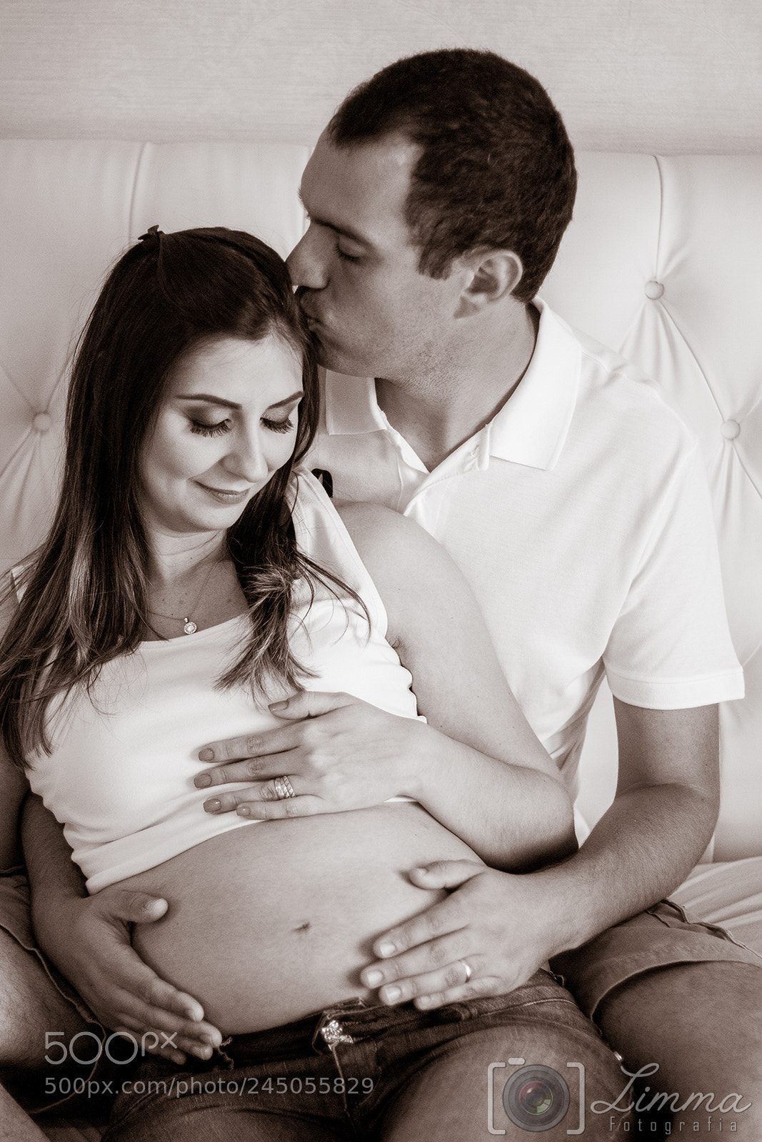Canon EOS 500D (EOS Rebel T1i / EOS Kiss X3) sample photo. Pregnant couple in bed photography