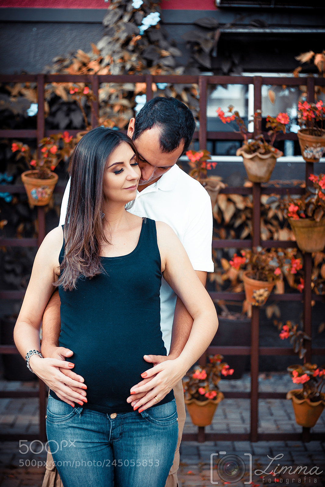 Canon EOS 500D (EOS Rebel T1i / EOS Kiss X3) sample photo. Pregnant couple affection photography