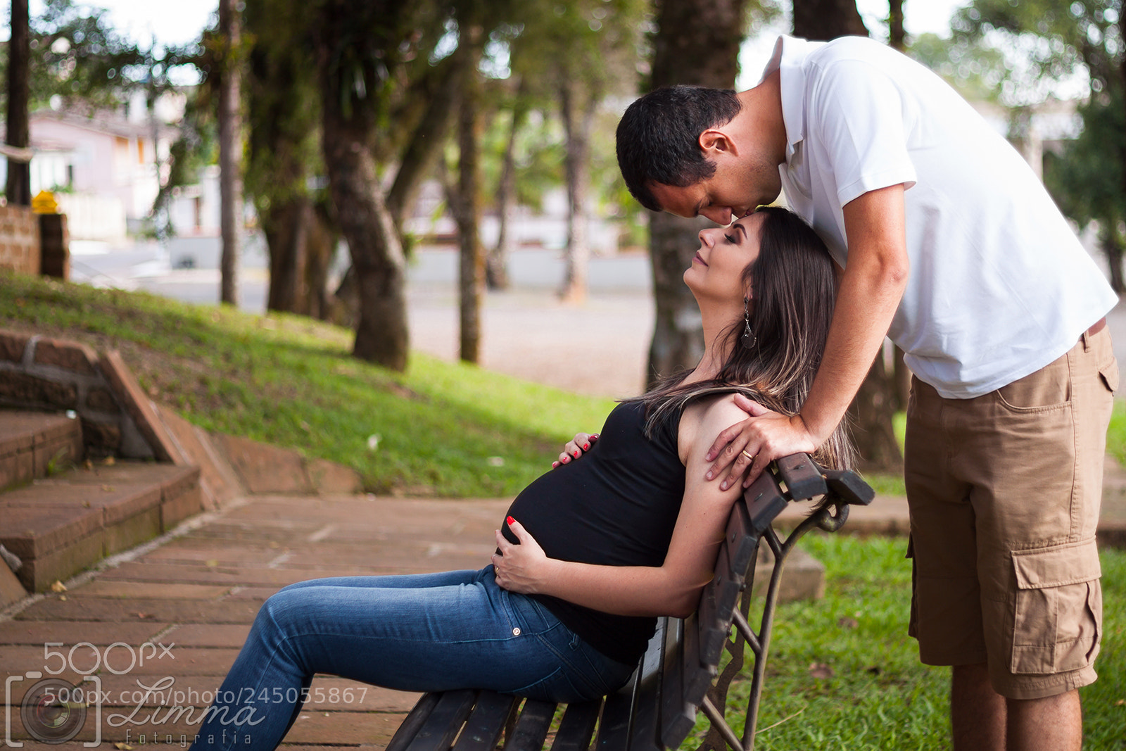 Canon EOS 500D (EOS Rebel T1i / EOS Kiss X3) sample photo. Pregnant couple park bench photography
