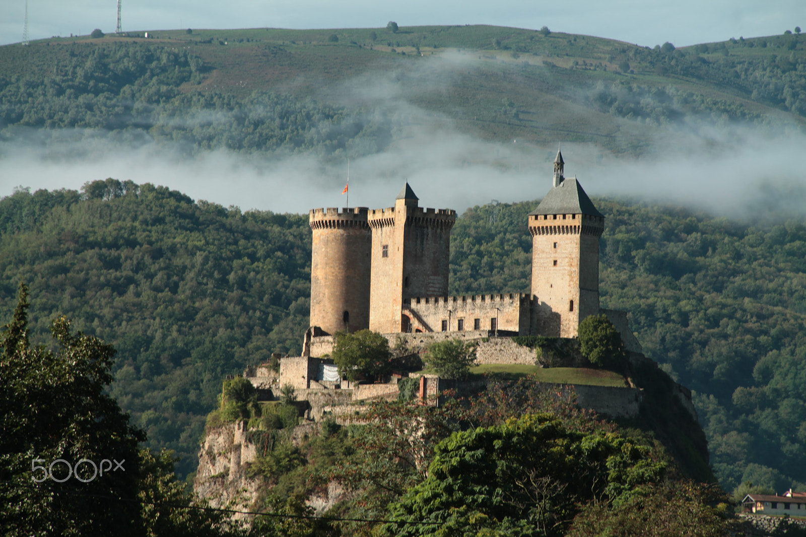 Canon EF-S 18-135mm F3.5-5.6 IS sample photo. Château de foix photography