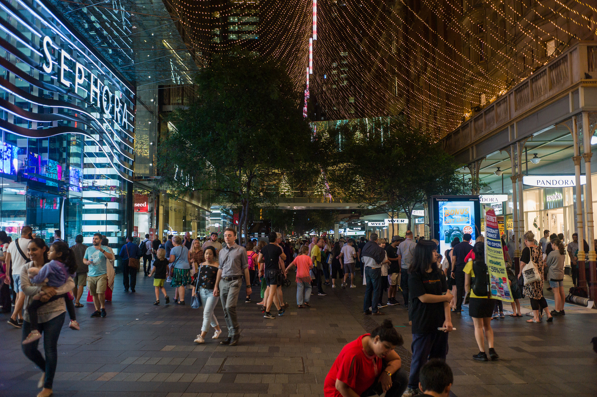 Leica M9 + Summicron-M 35mm f/2 (IV) sample photo. Downtown at christmas eve photography