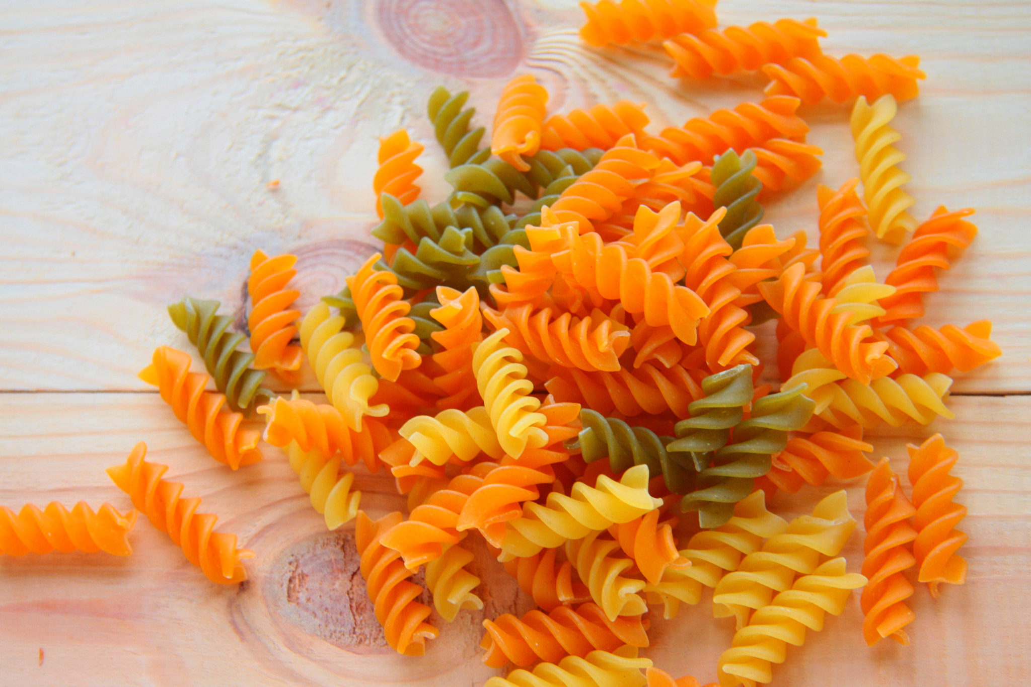 Canon EOS 40D + Canon EF-S 17-85mm F4-5.6 IS USM sample photo. Pasta fusilli colored photography