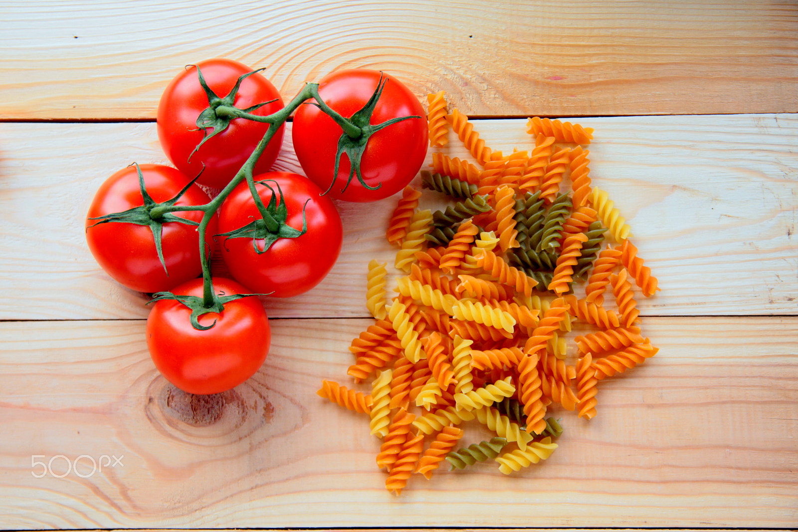 Canon EOS 40D + Canon EF-S 17-85mm F4-5.6 IS USM sample photo. Pasta and tomato photography